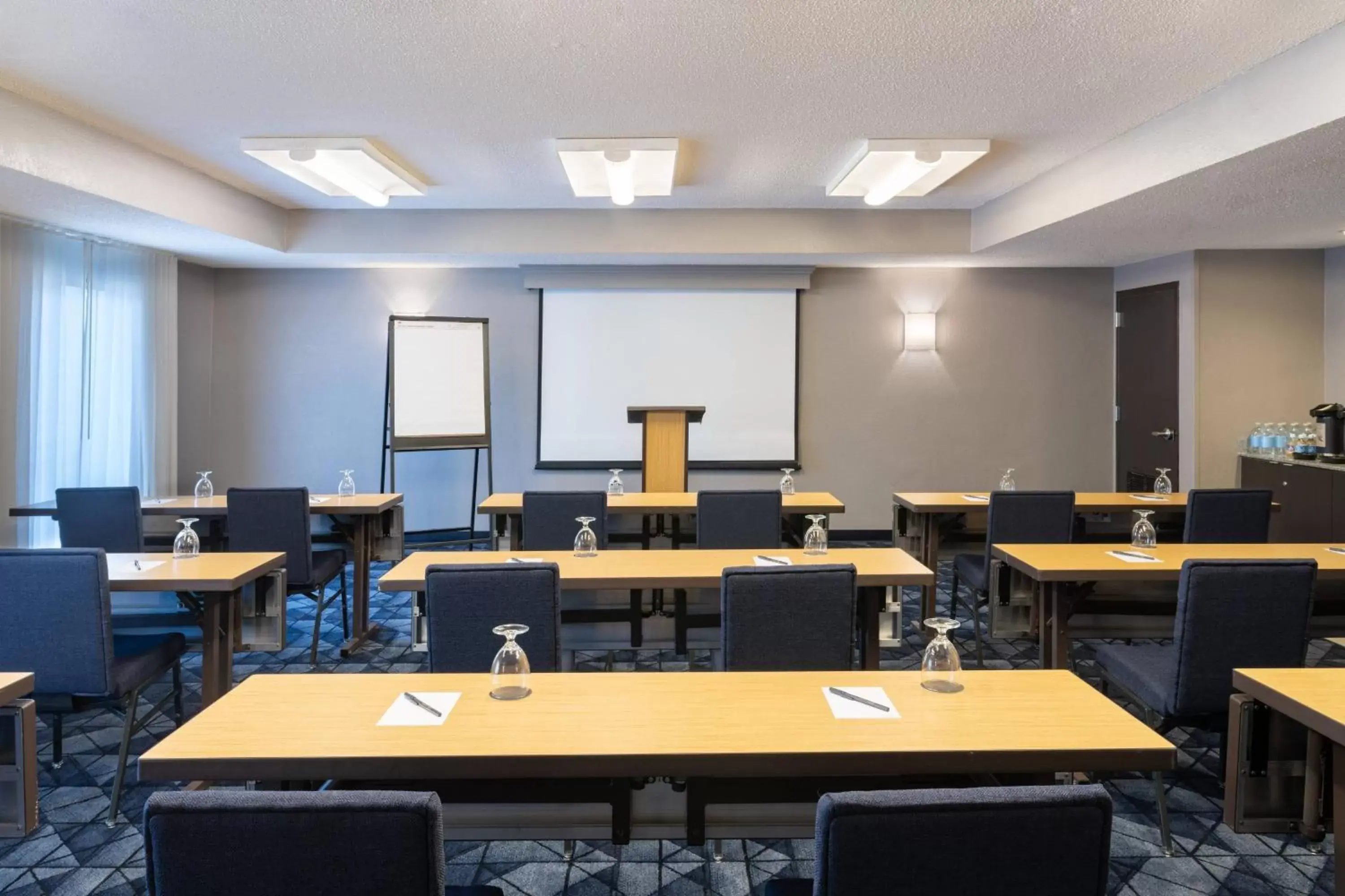 Meeting/conference room in Courtyard by Marriott West Palm Beach