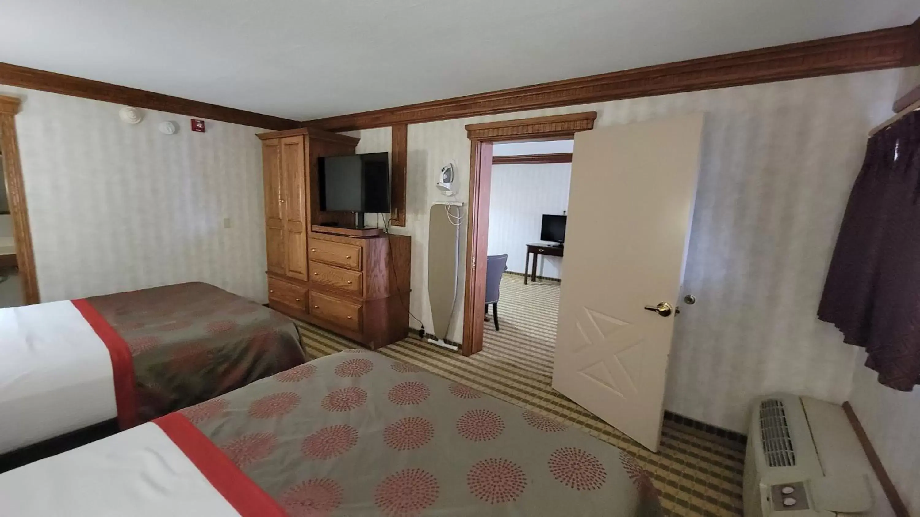 Bed in Ramada by Wyndham Saginaw Hotel & Suites