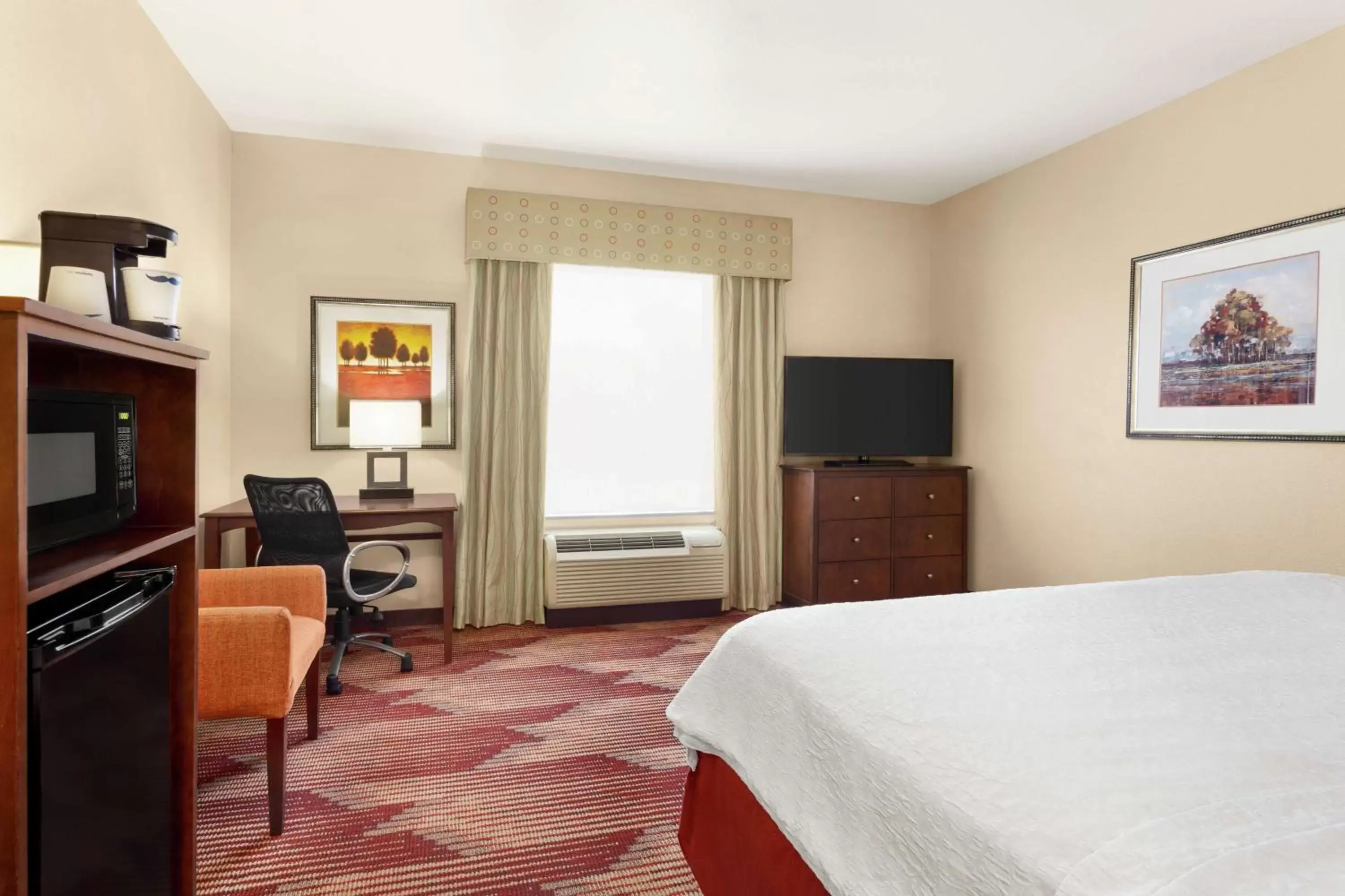 King Room with King Bed - Non-Smoking in Hampton Inn Sulphur Springs King Room with King Bed - Non-Smoking in Hampton Inn Sulphur Springs