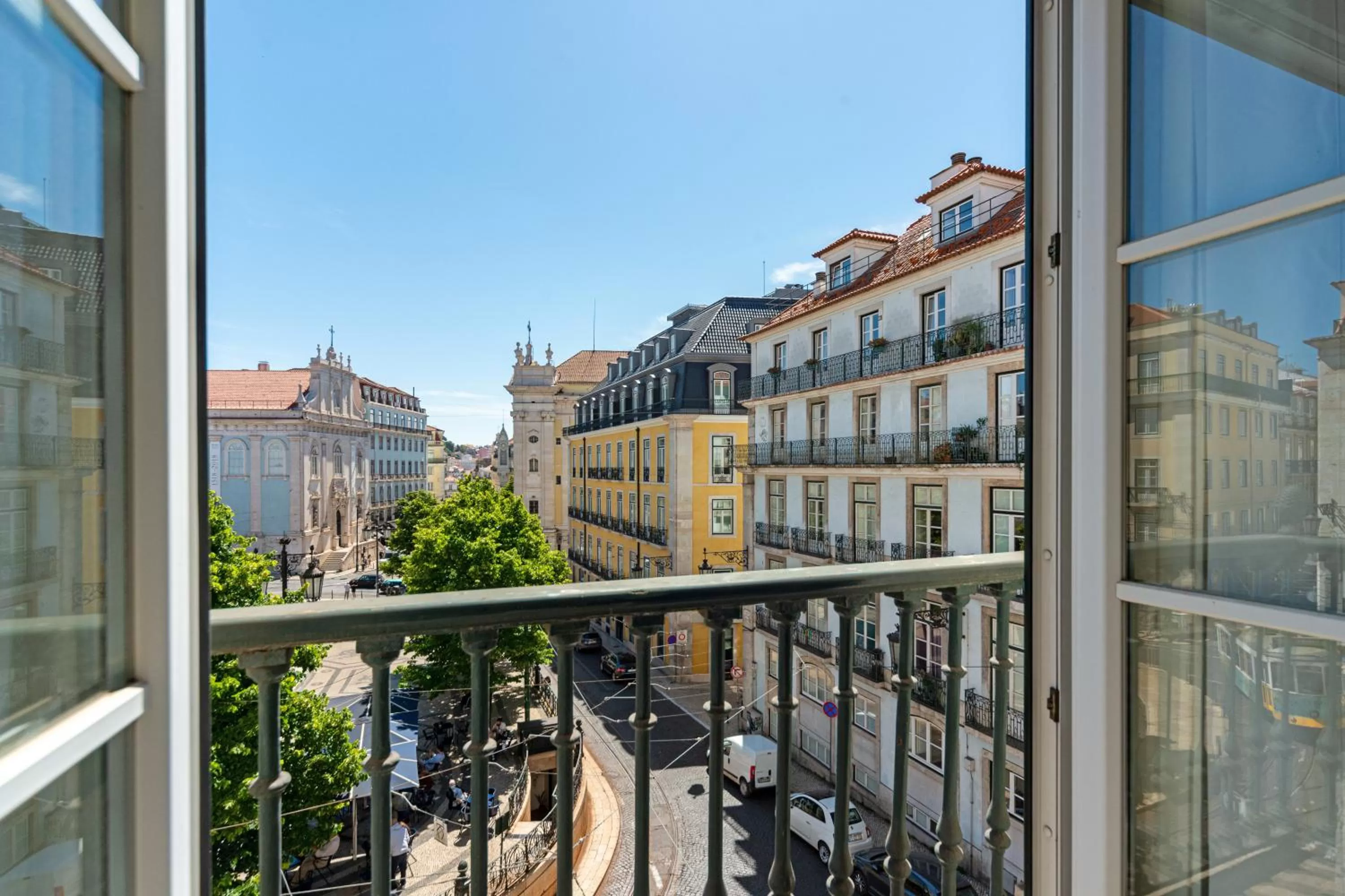 Deluxe 2 Bedroom Suite with Square View in Le Consulat
