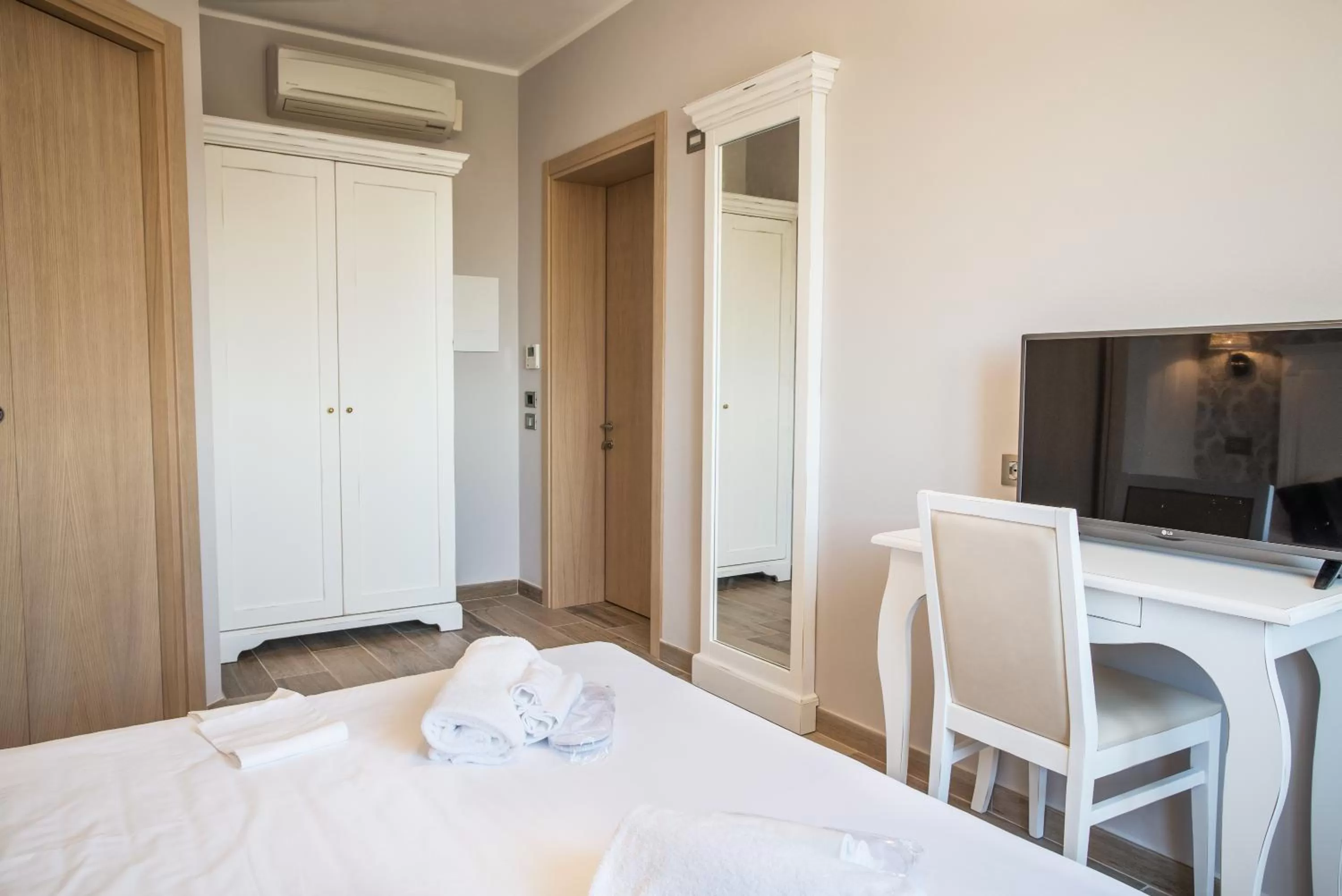 Decorative detail, Bed in La Dimora di Francesco