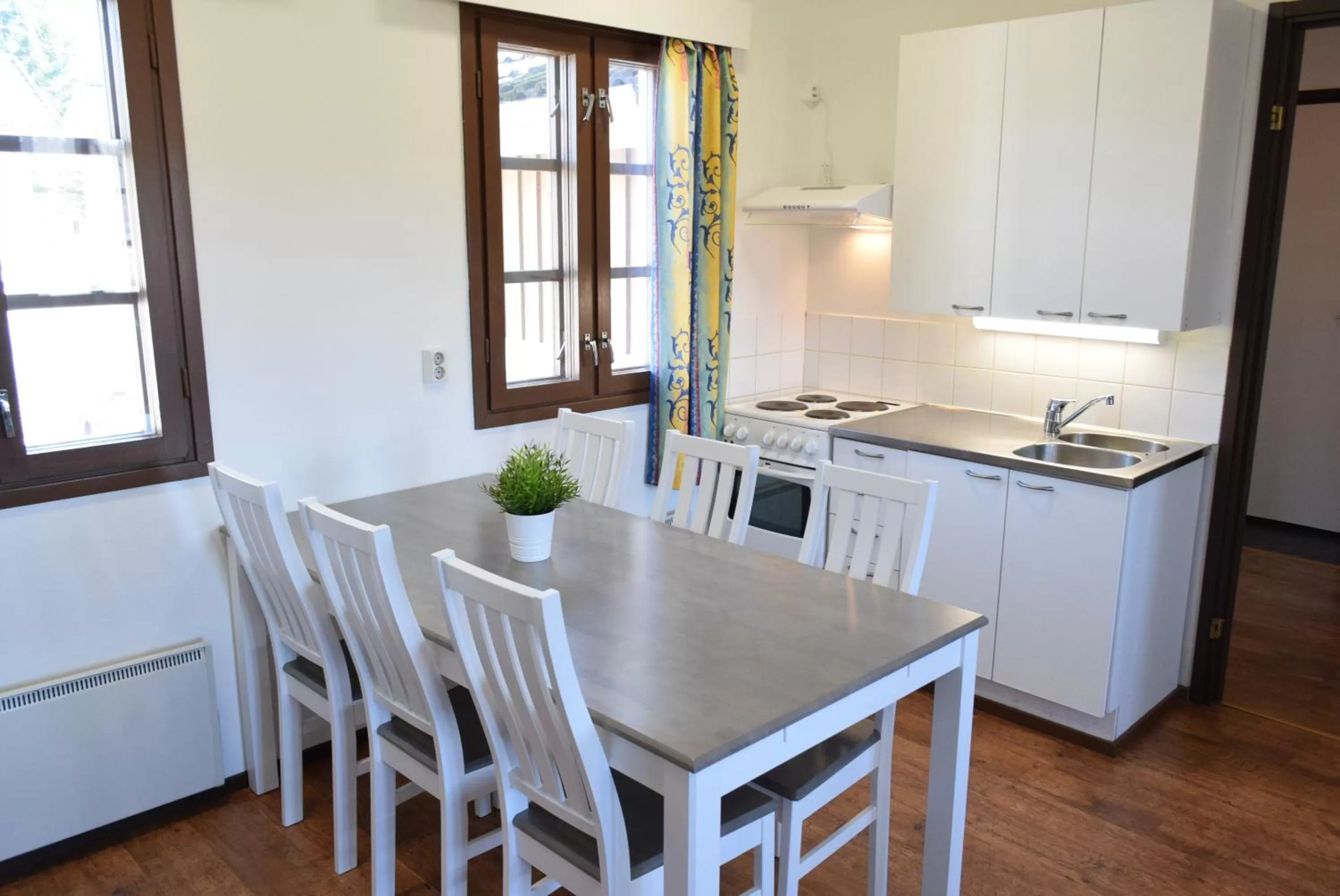 Kitchen or kitchenette in Visulahti Cottages