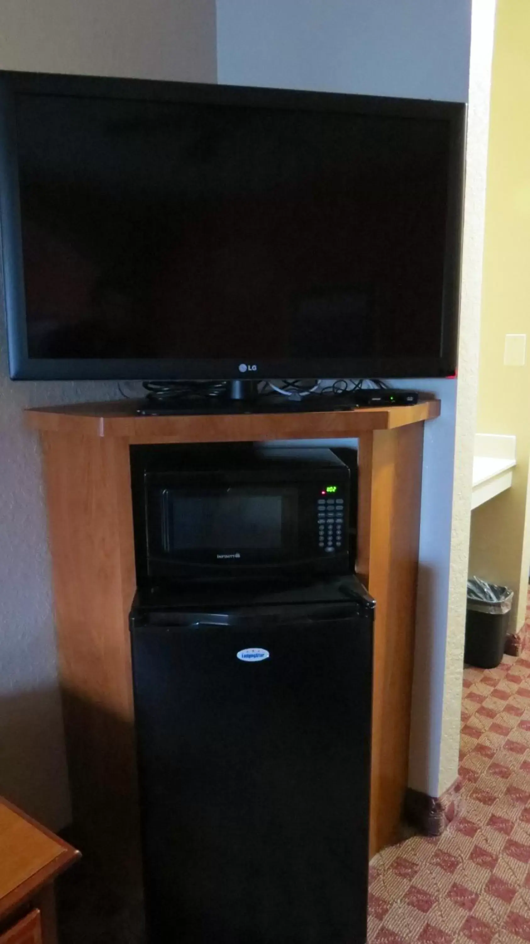 TV and multimedia, TV/Entertainment Center in Best Western Plus Northwest Inn and Suites Houston