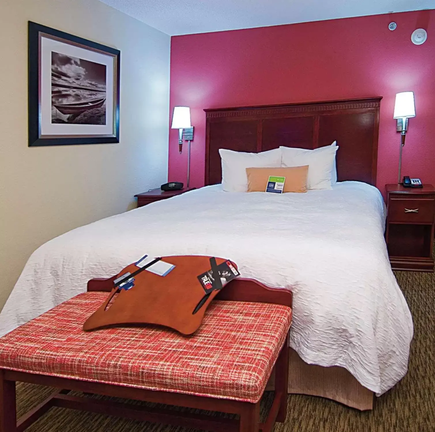 Bed in Hampton Inn & Suites Millington