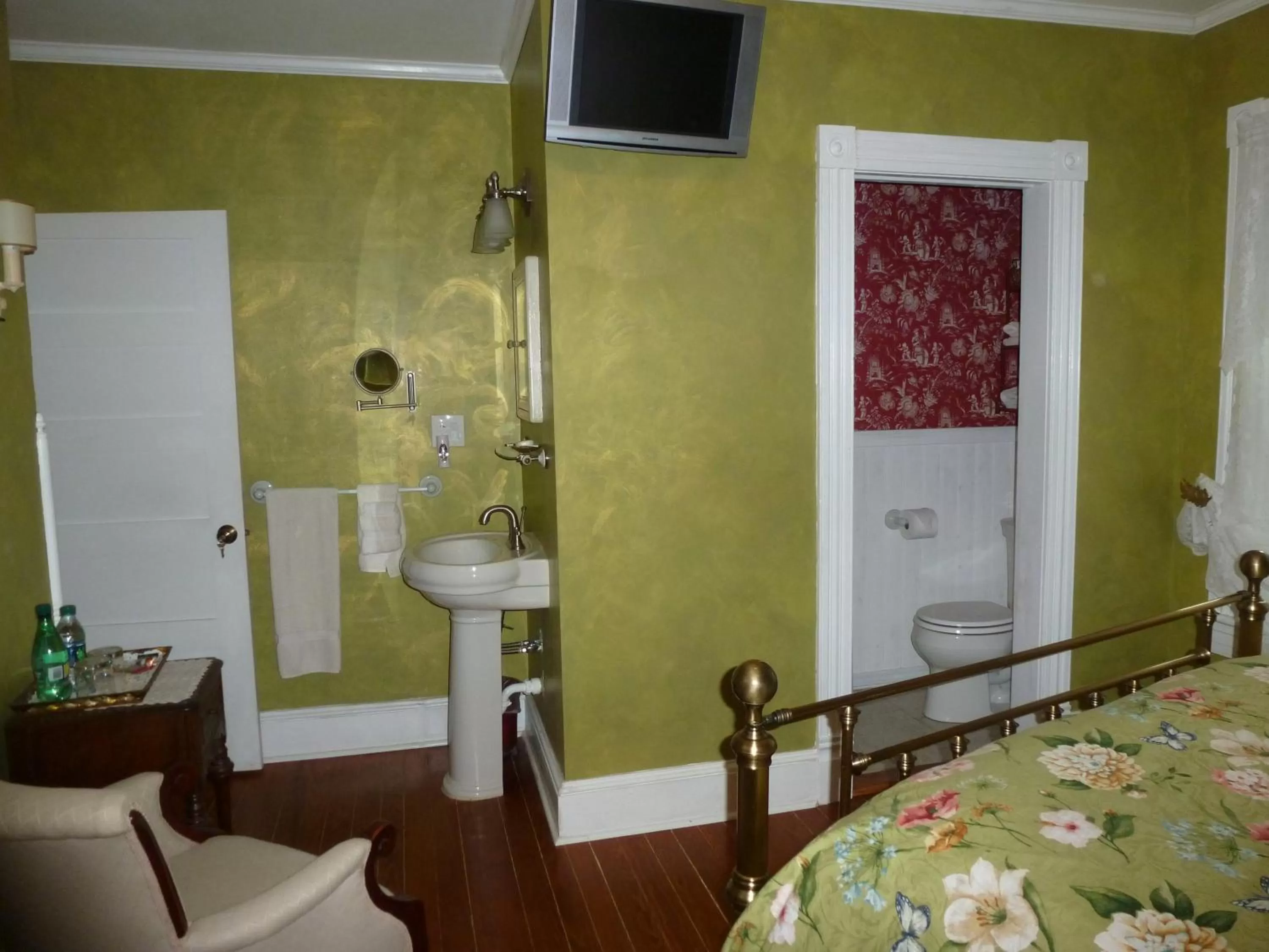 Shower, Bathroom in Back INN Time B&B