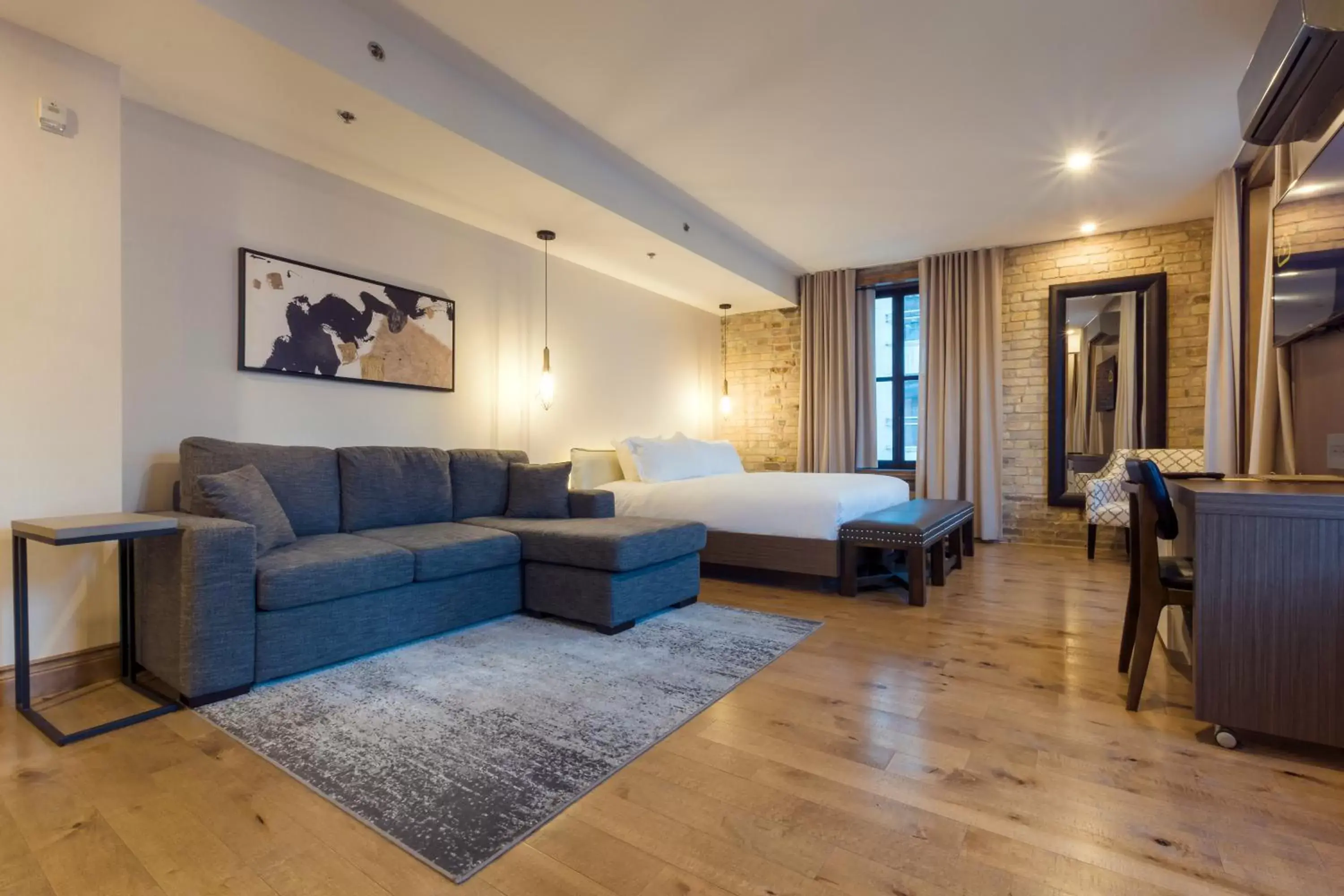 Photo of the whole room, Seating Area in La Maison Kent - Par Les Lofts Vieux-Québec