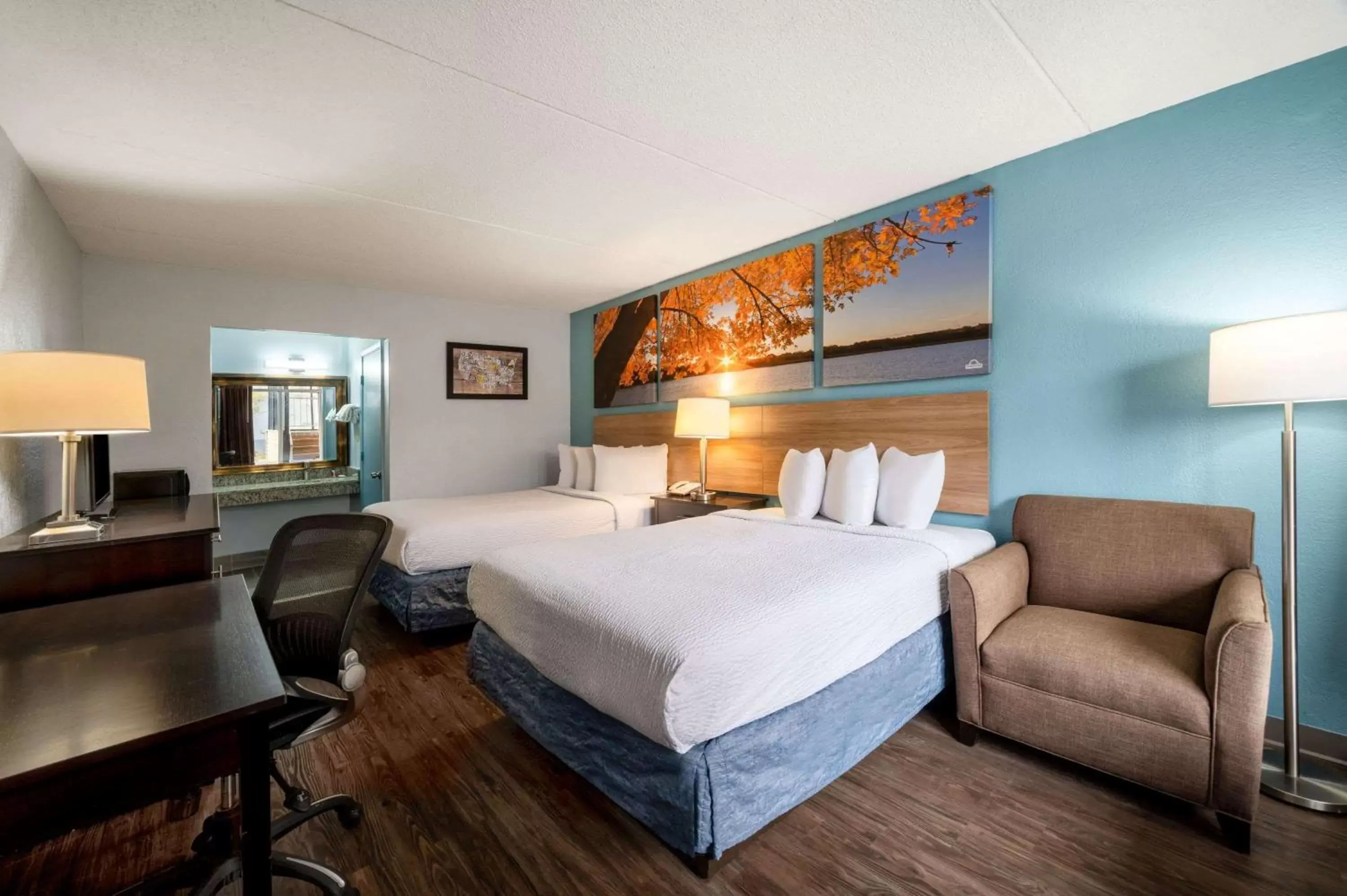 Photo of the whole room, Bed in Days Inn by Wyndham Perrysburg Toledo