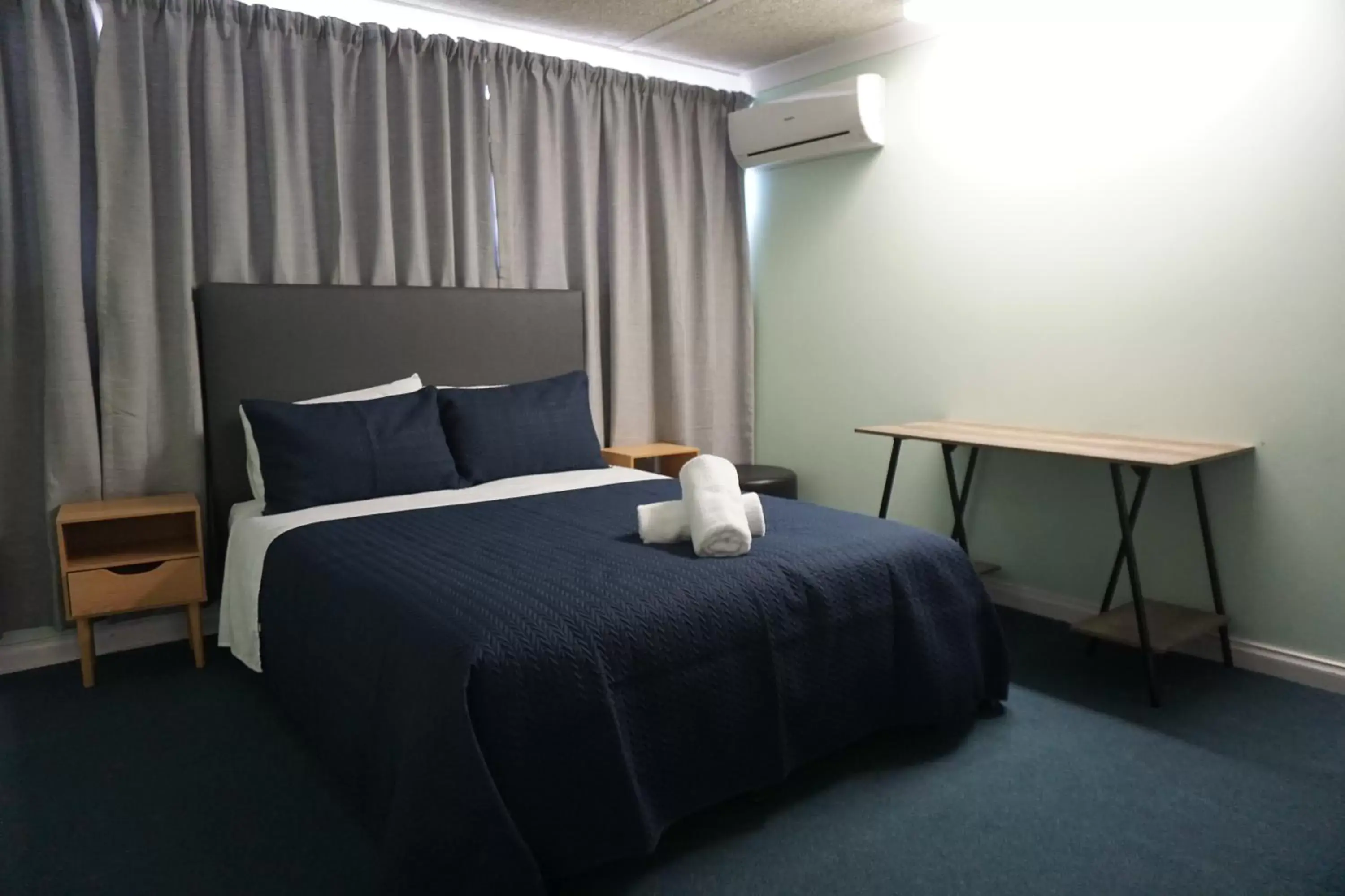 Bed in Warners Bay Hotel