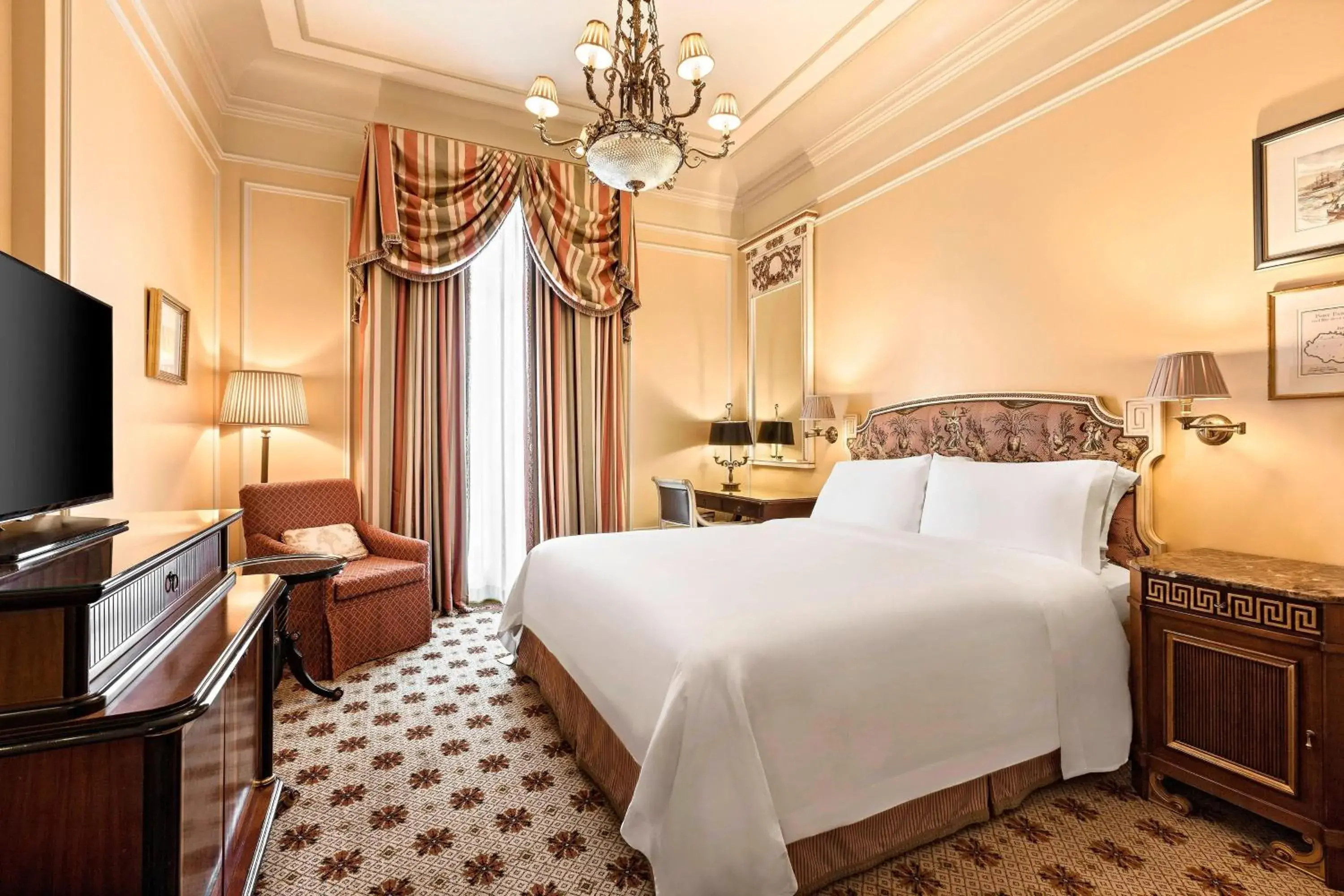 Photo of the whole room, Bed in Hotel Grande Bretagne, a Luxury Collection Hotel, Athens
