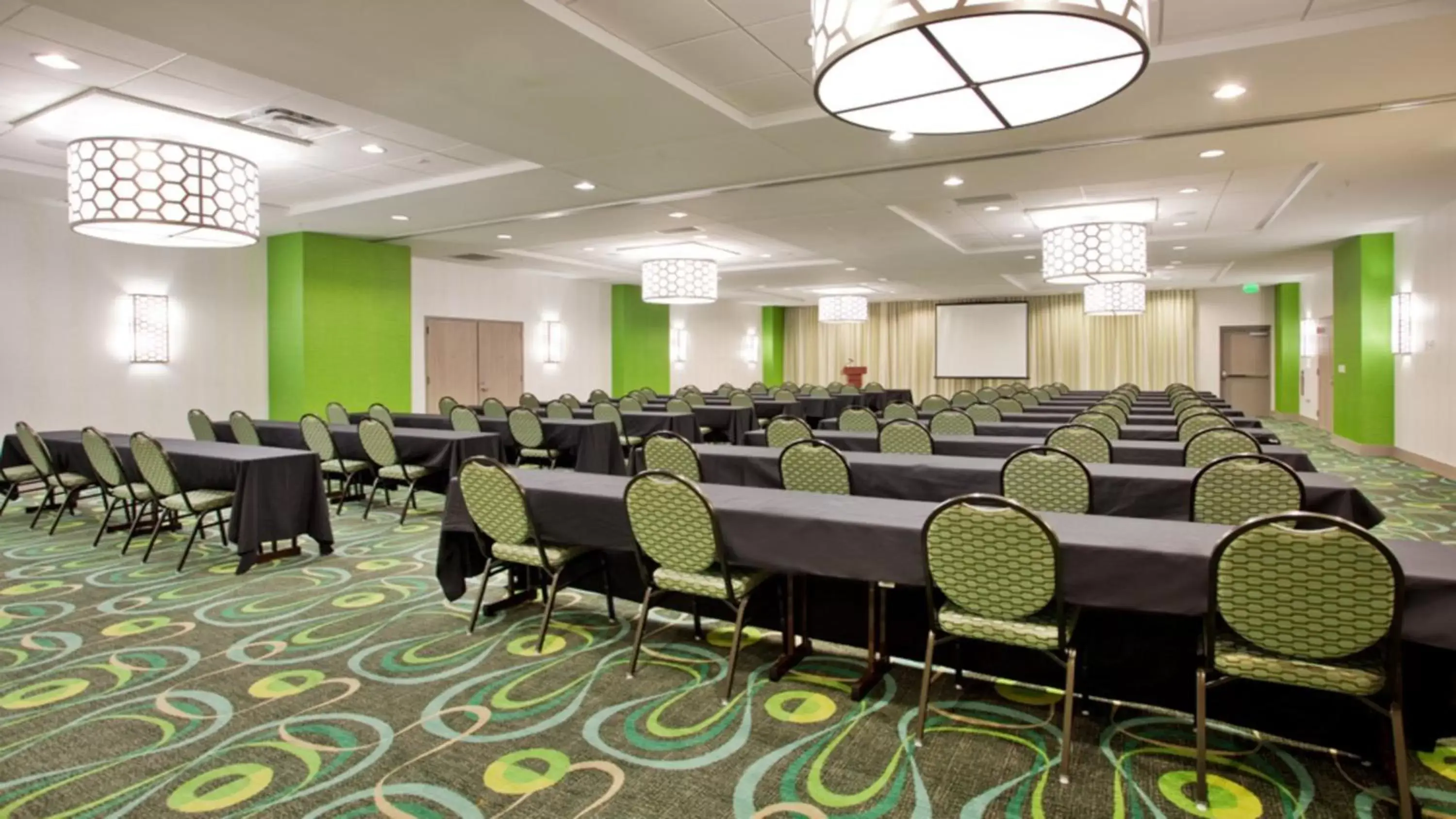 Meeting/conference room in Holiday Inn Resort Fort Walton Beach, an IHG Hotel