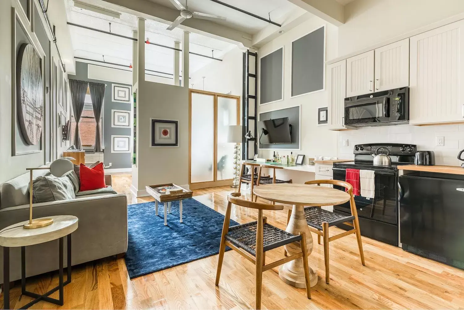 TV and multimedia, Kitchen/Kitchenette in Henry Norman Hotel