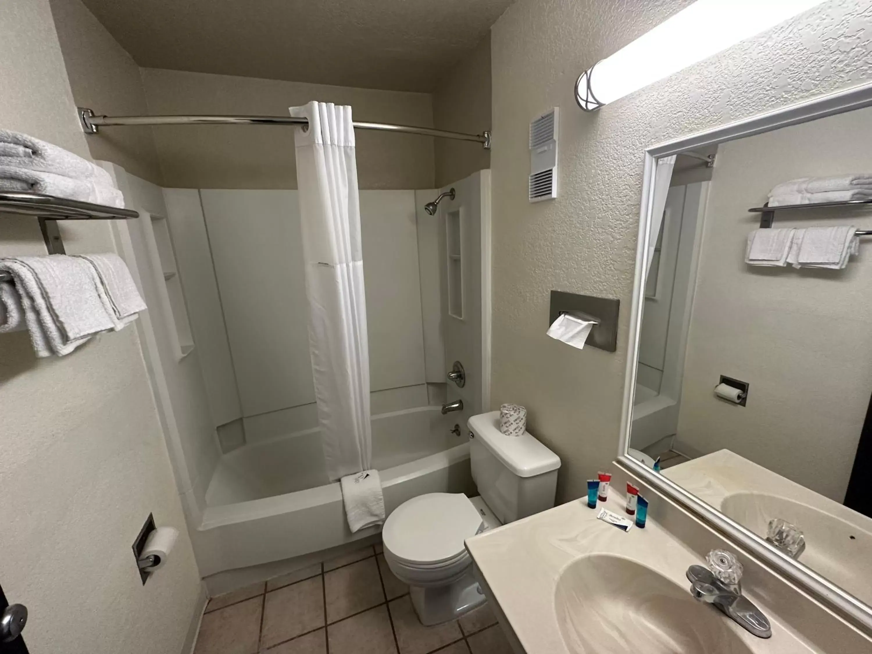 Shower, Bathroom in Simple Rewards Inn