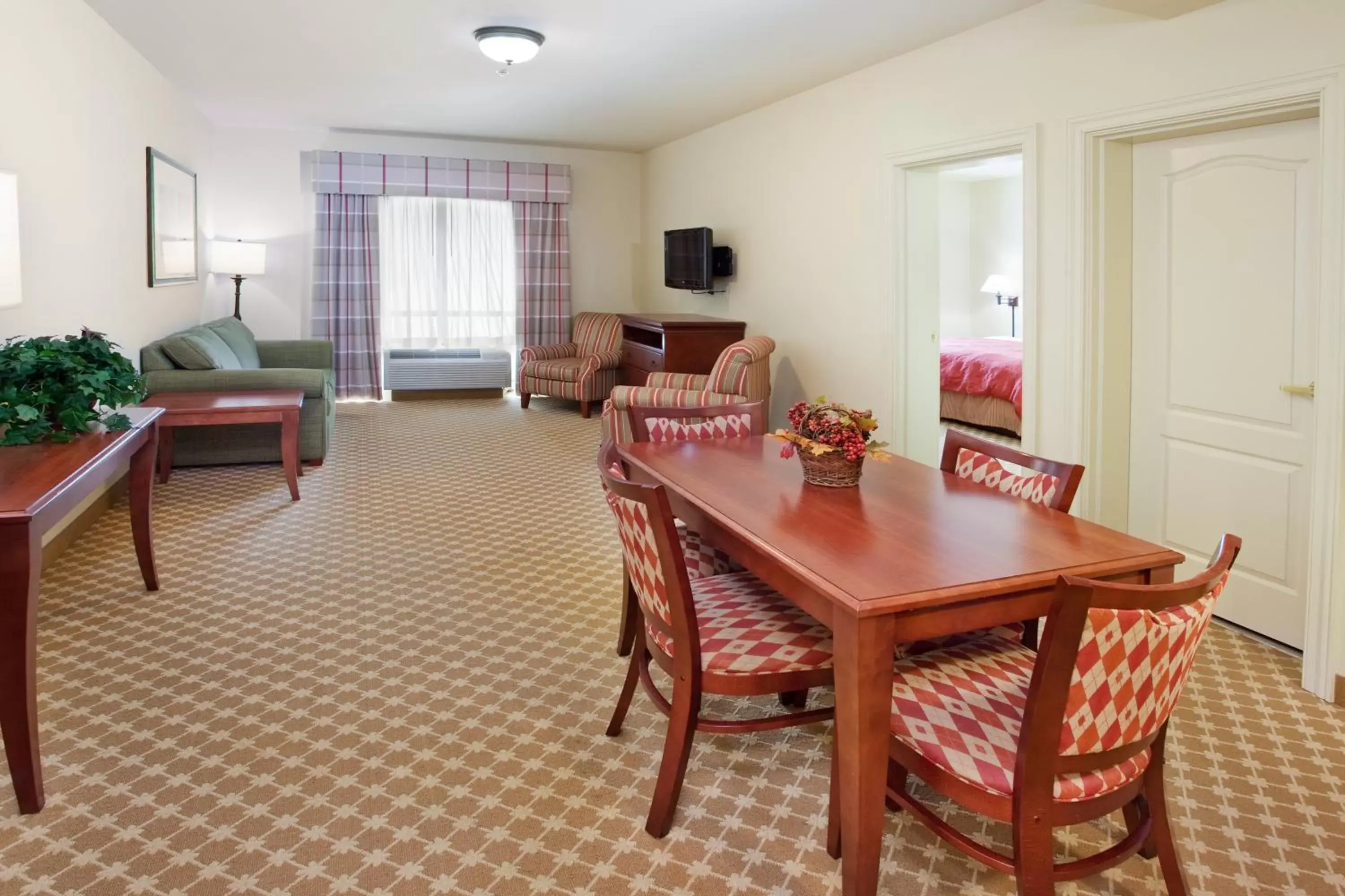 Photo of the whole room, Dining Area in Country Inn & Suites by Radisson, Tifton, GA