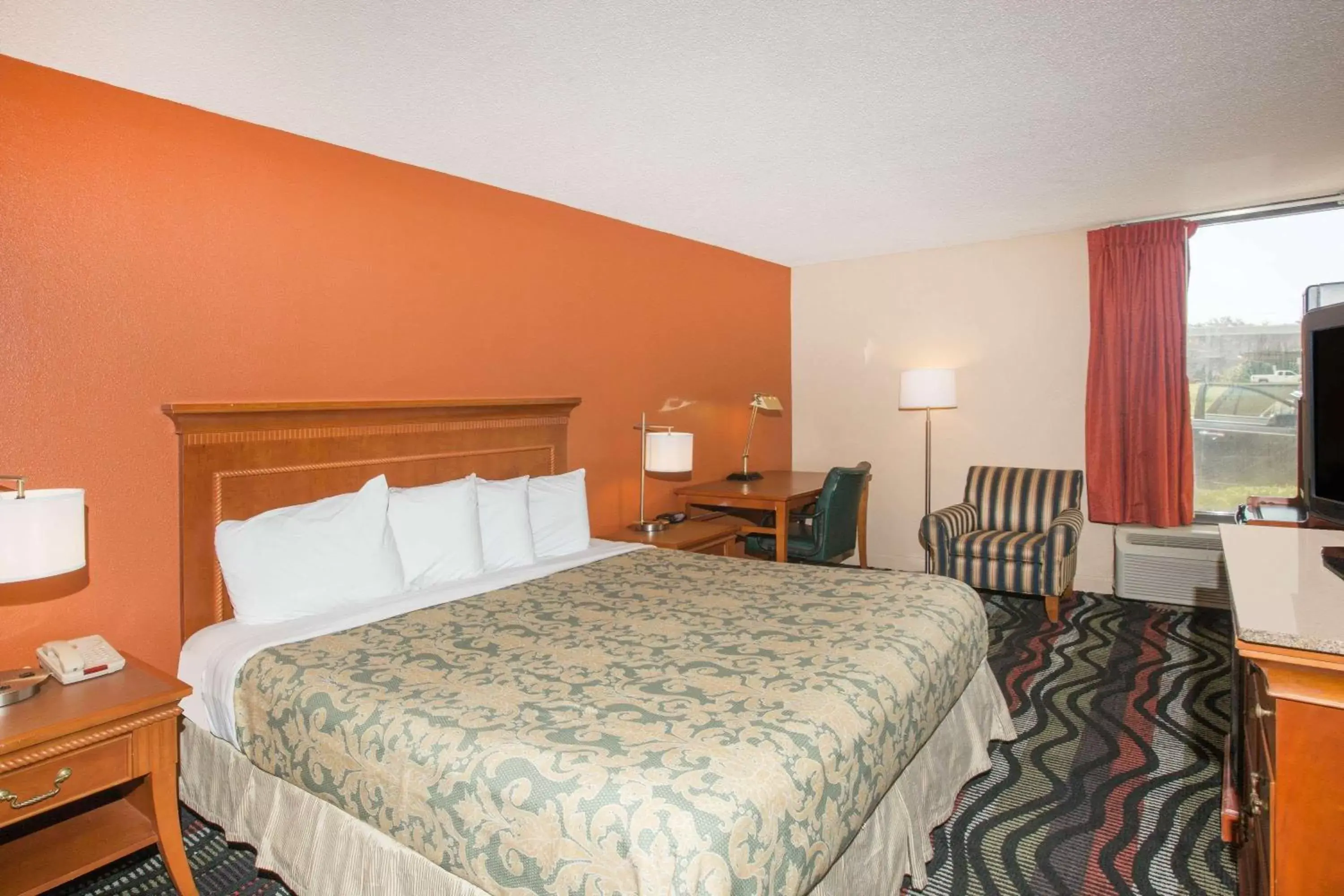 Photo of the whole room, Bed in Super 8 by Wyndham Myrtle Beach/Market Common Area