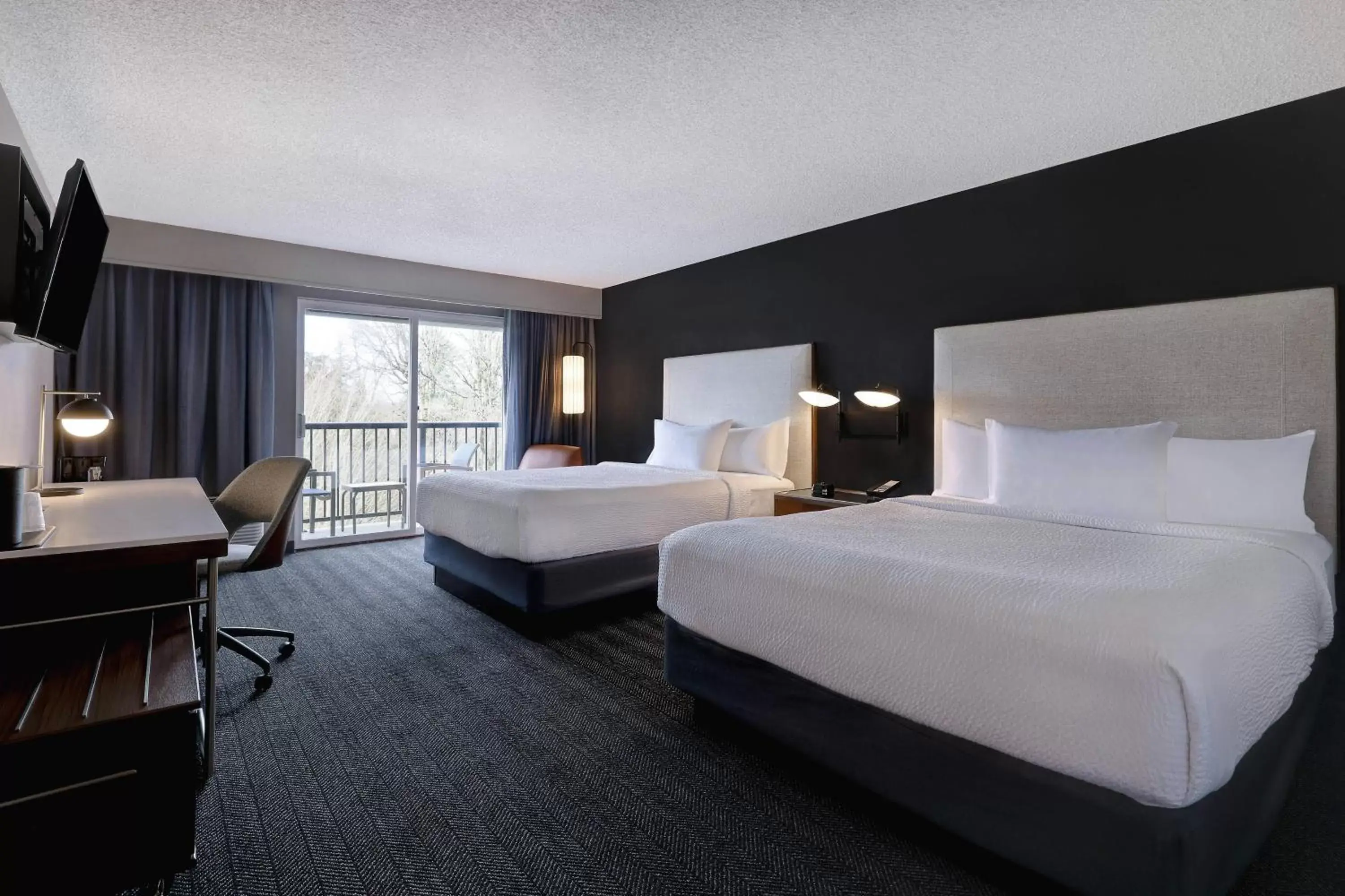 Photo of the whole room, Bed in Courtyard by Marriott Portland Southeast/Clackamas