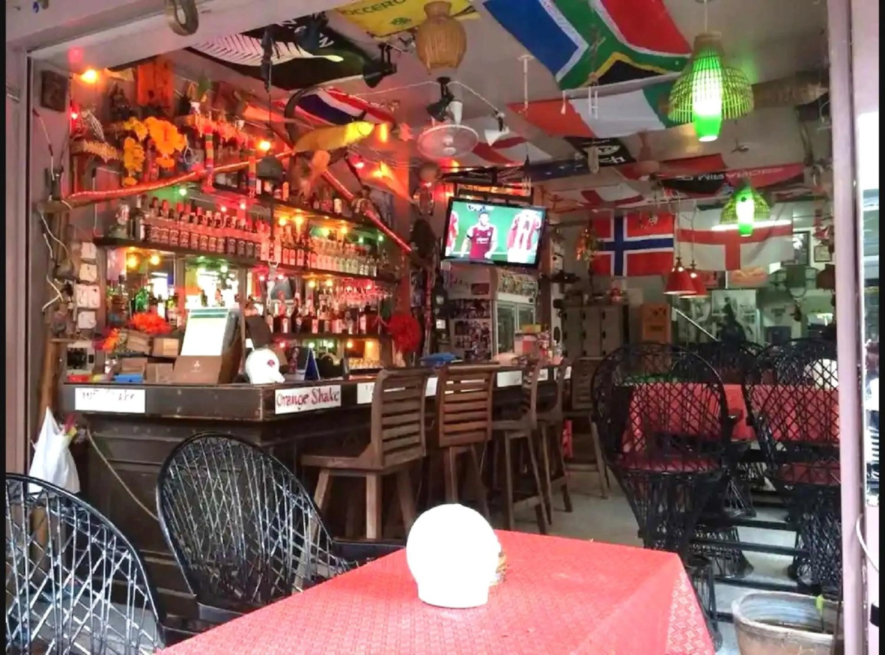 Lounge or bar in Vech Guesthouse Patong