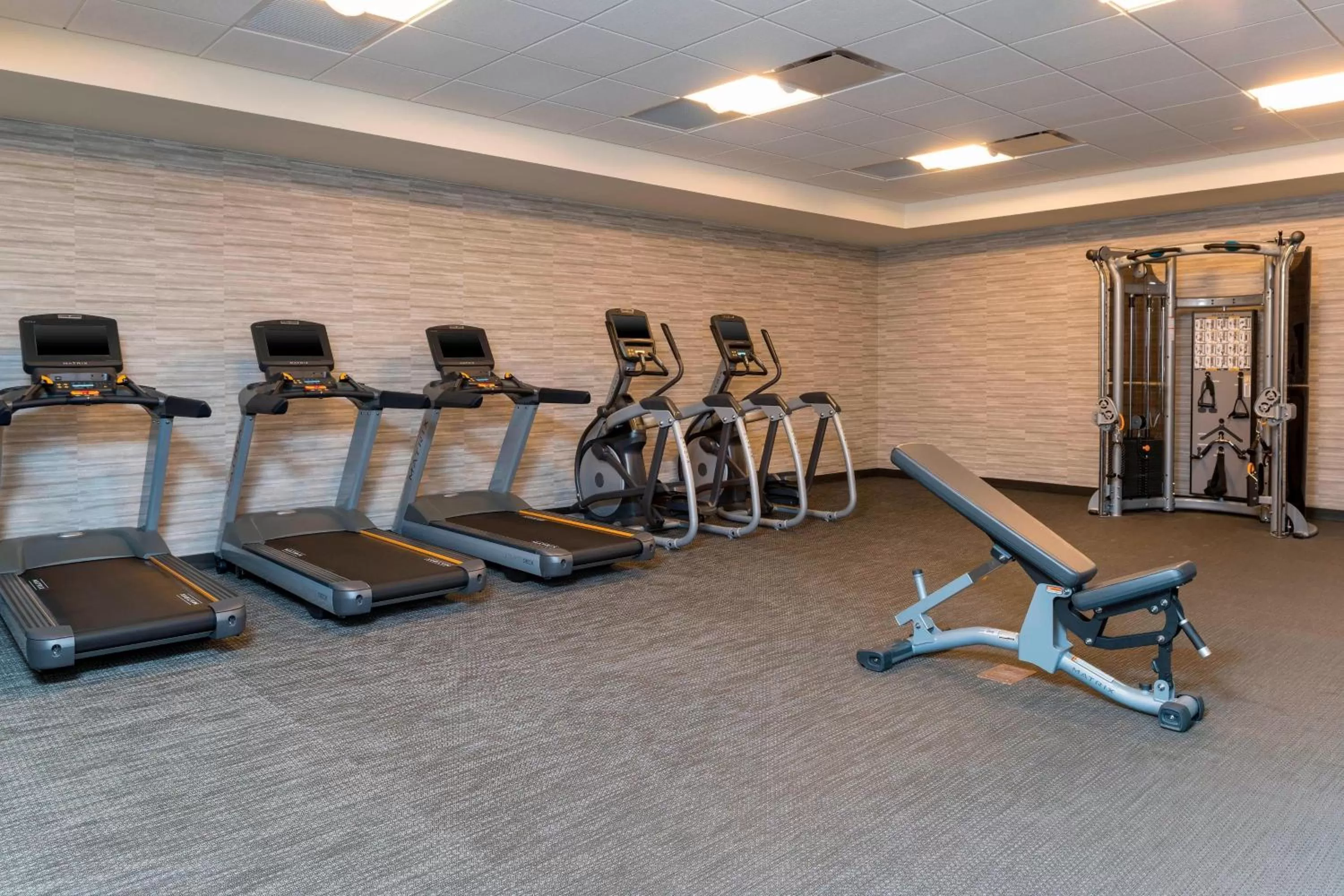 Fitness centre/facilities in Courtyard Louisville Downtown