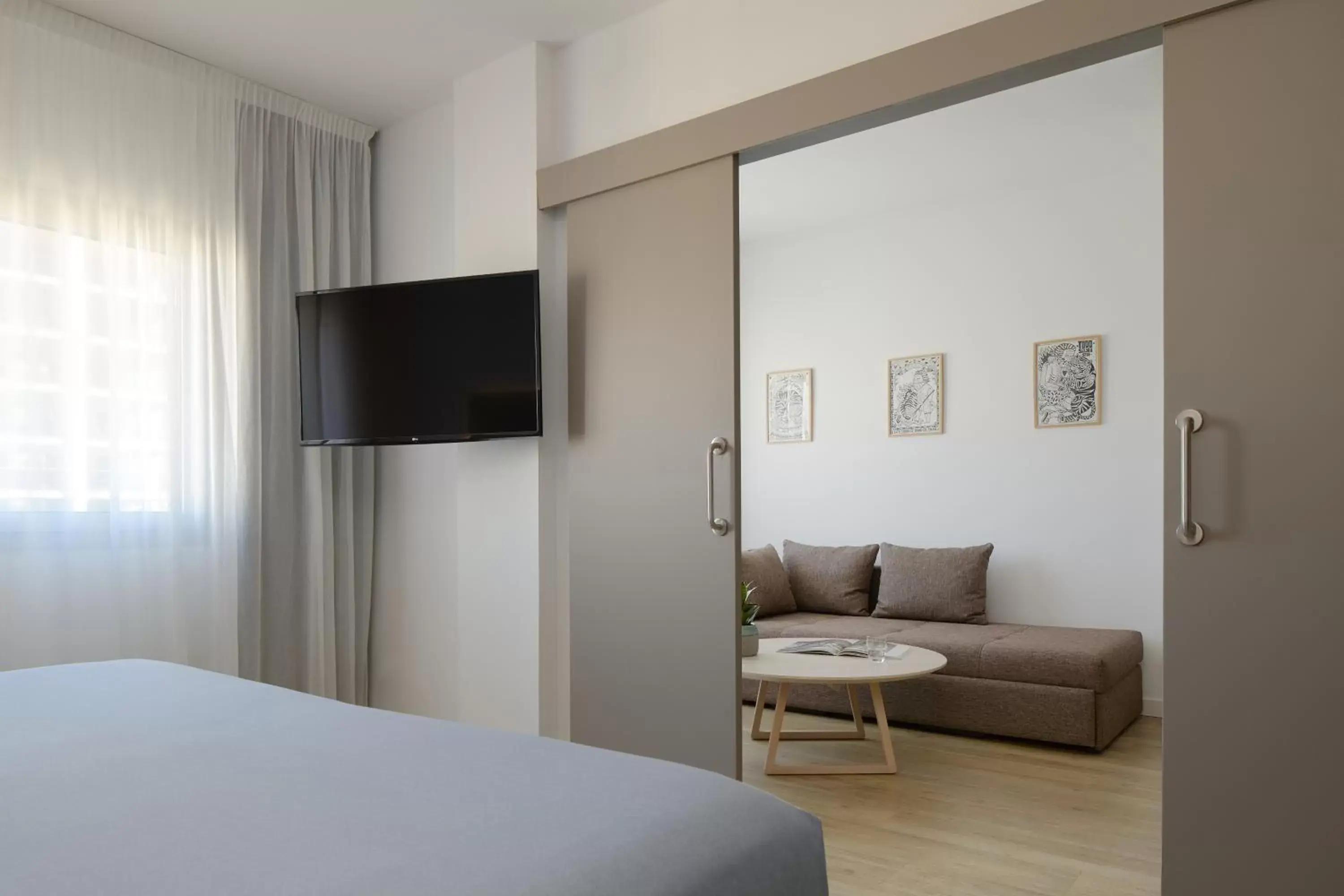 Photo of the whole room, TV/Entertainment Center in INNSiDE by Meliá Barcelona Apolo