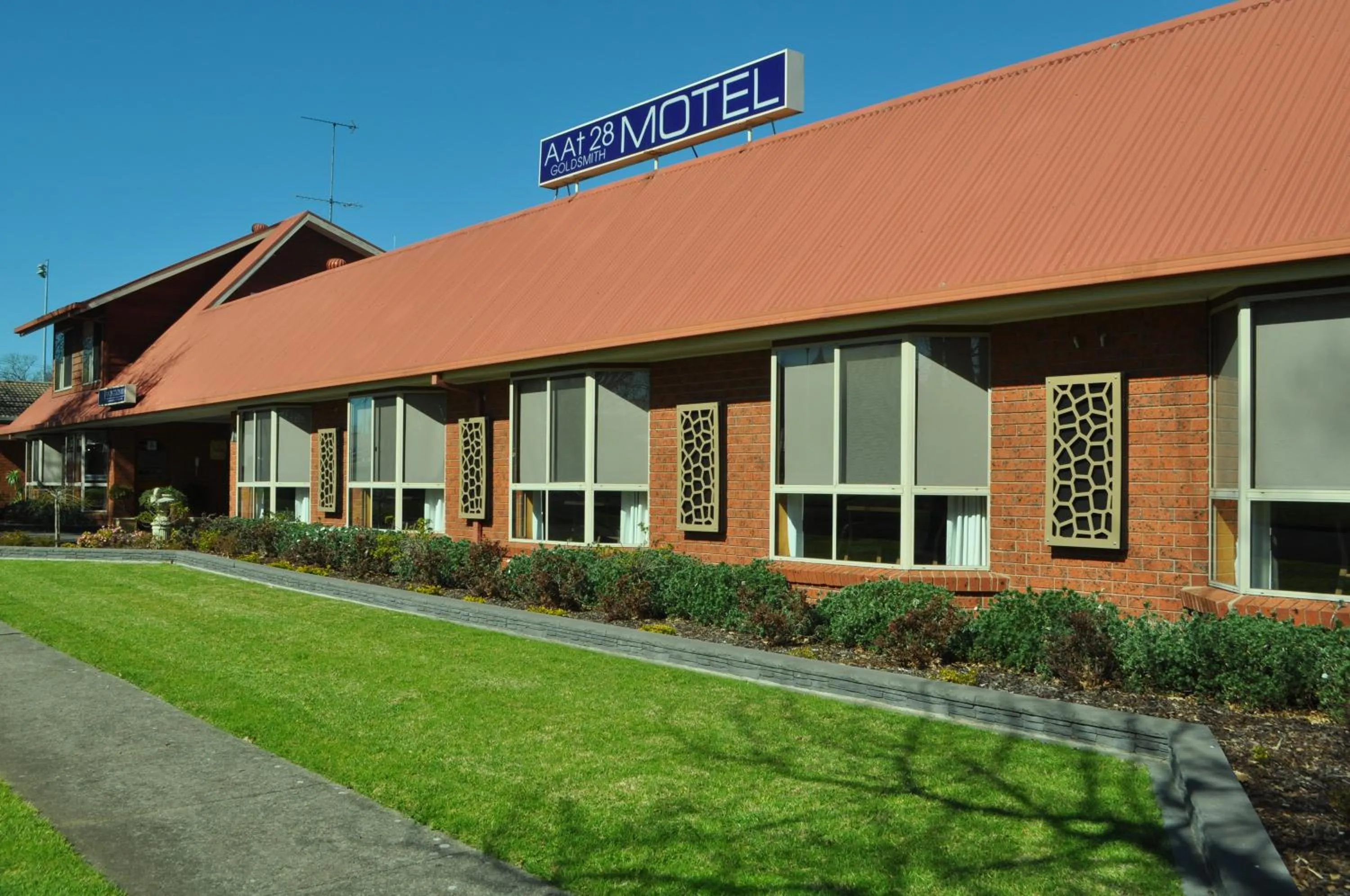 Property building in AAt 28 Goldsmith Motel