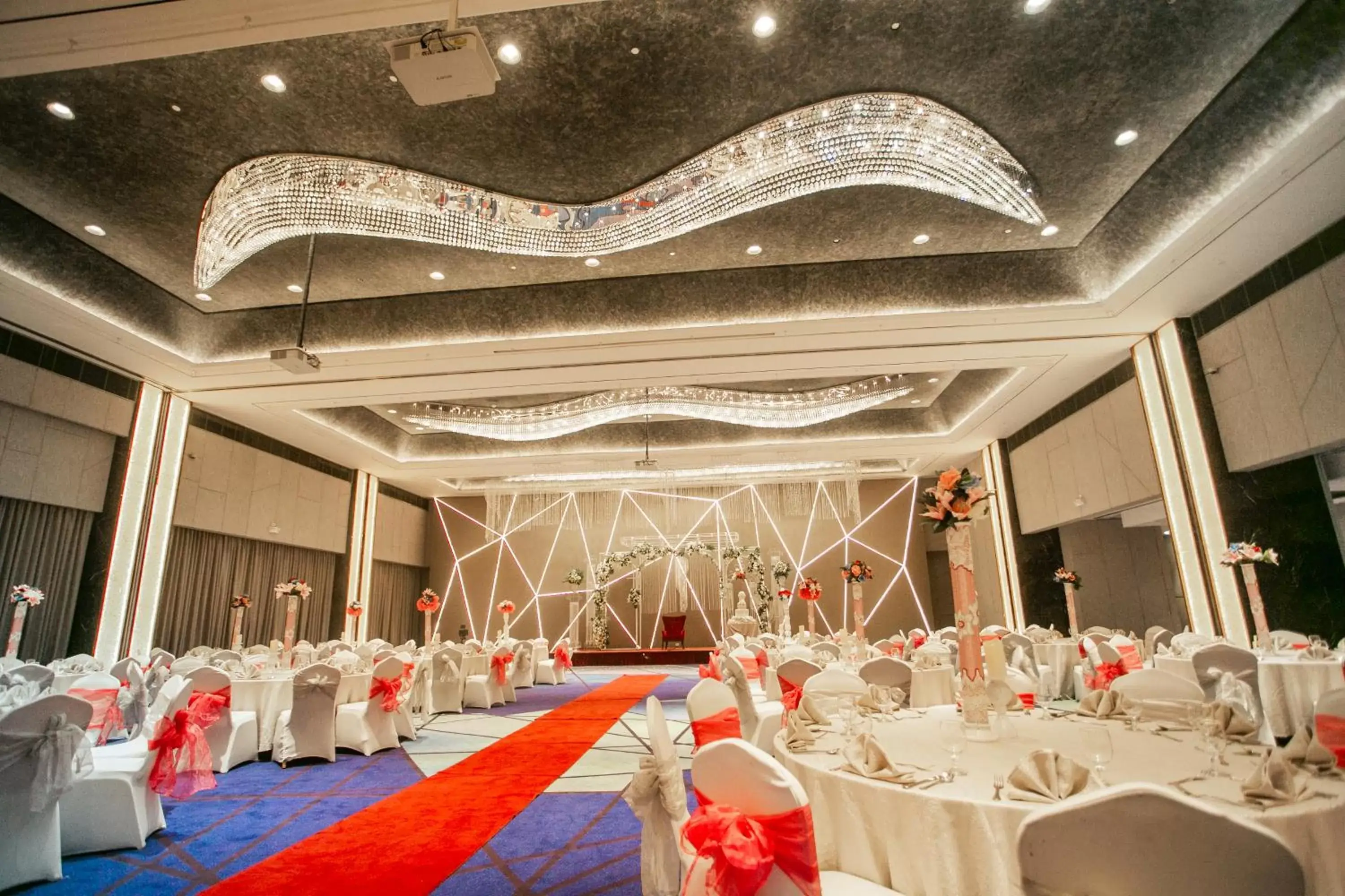 Banquet/Function facilities, Restaurant/Places to Eat in Luxent Hotel