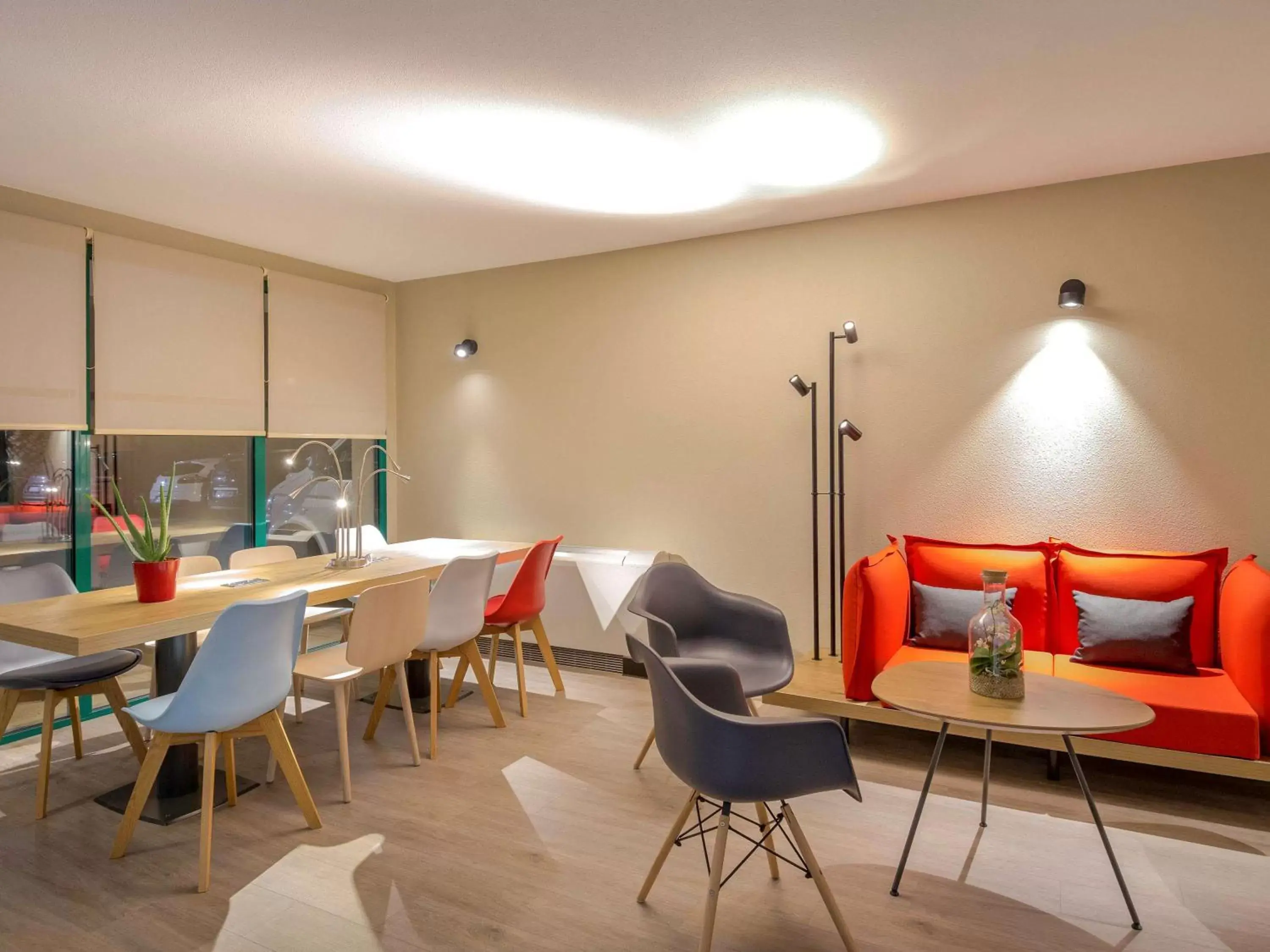 Lounge or bar in ibis Perpignan Nord Rivesaltes