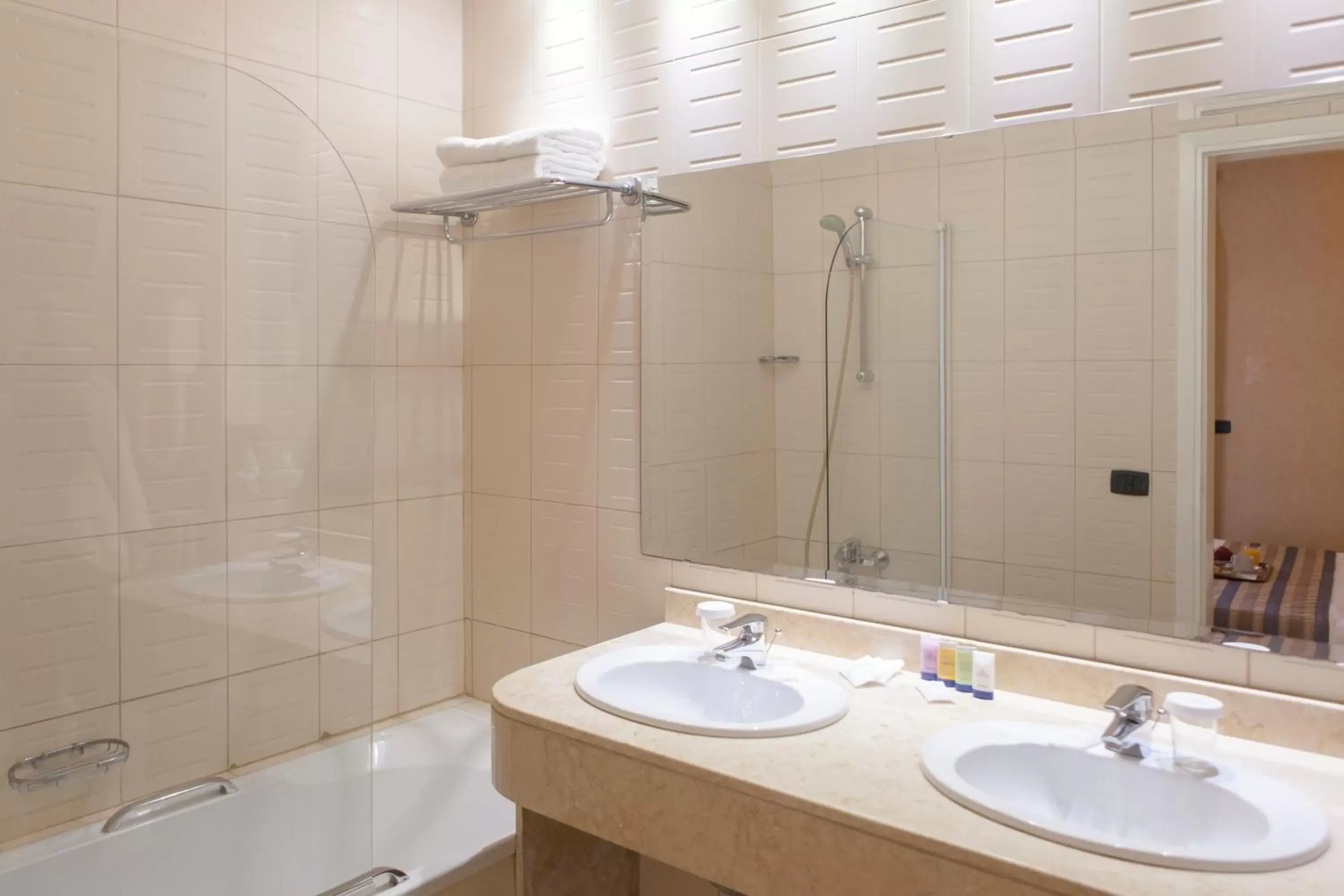 Bathroom in The Mayflower Hotel Bathroom in The Mayflower Hotel