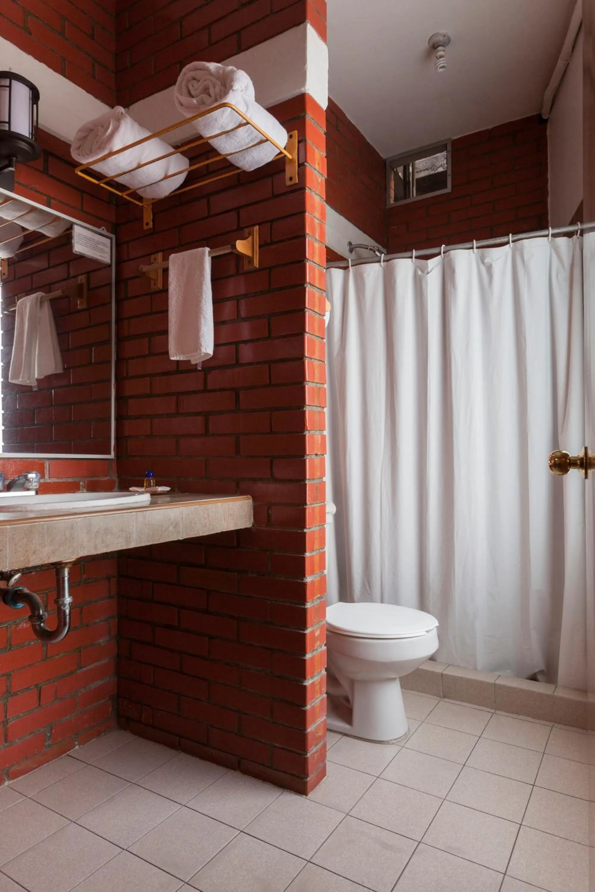 Shower in Hotel Posada el Cid