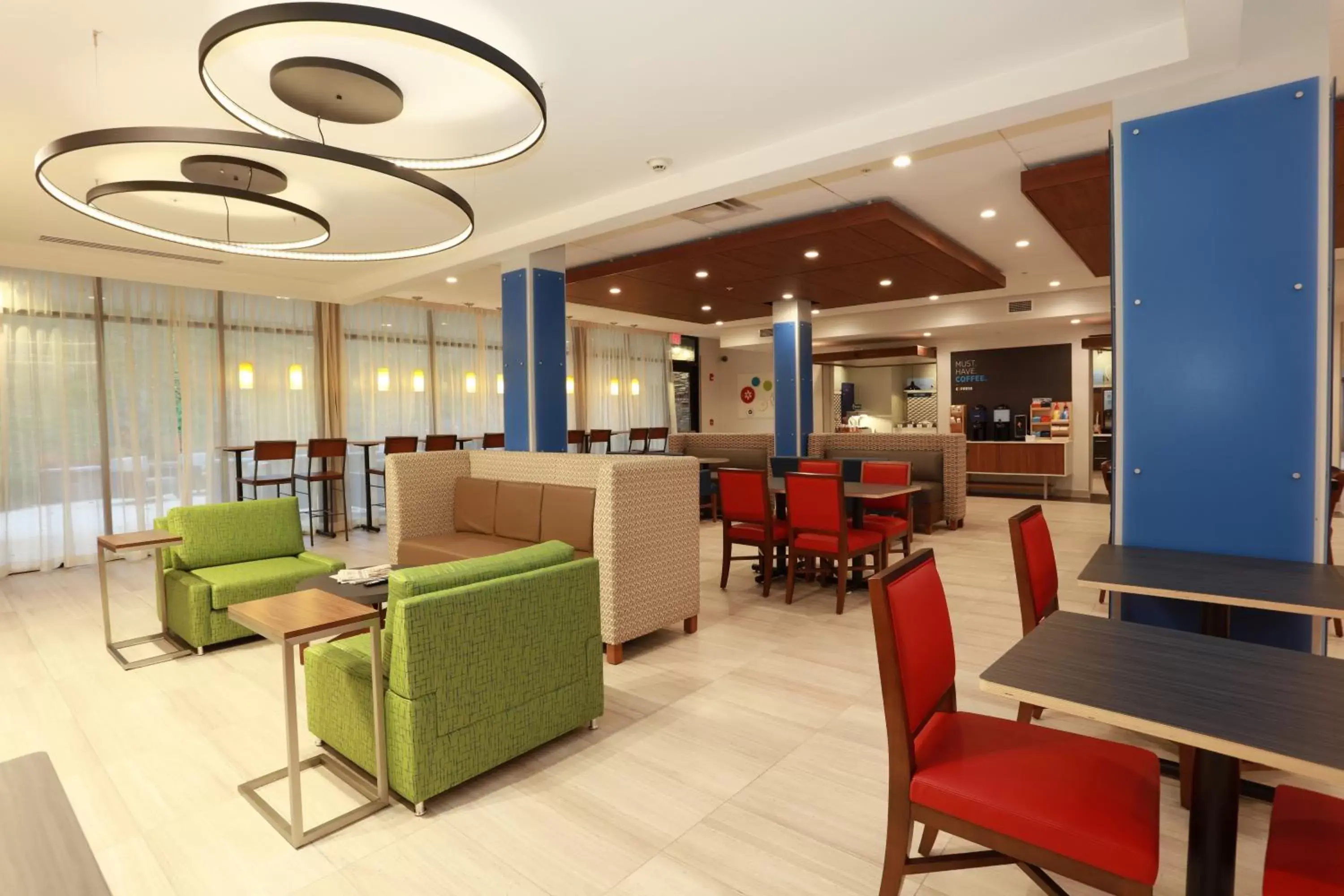 Breakfast, Lounge/Bar in Holiday Inn Express - Oneonta, an IHG Hotel