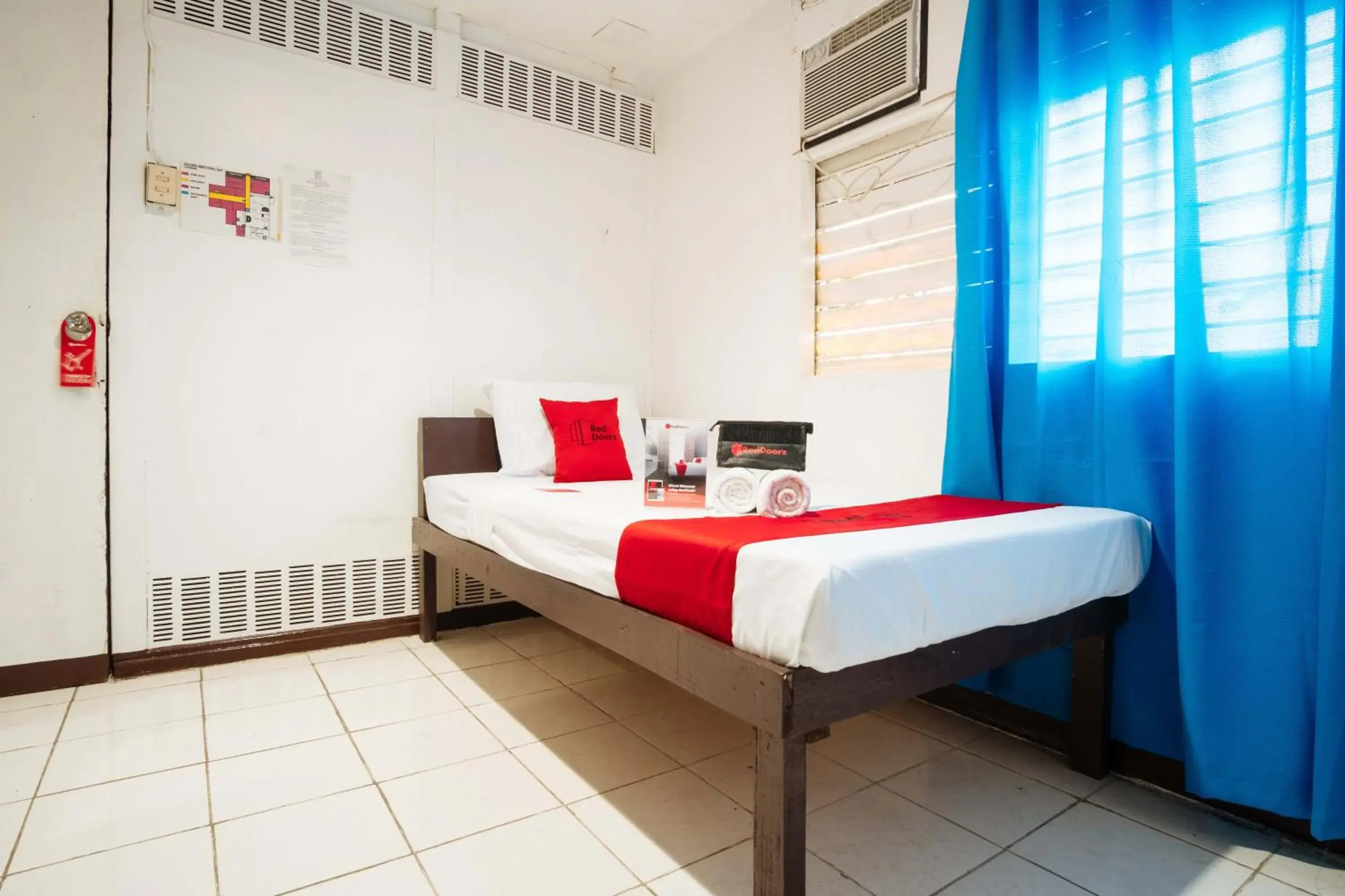 Bedroom, Bed in RedDoorz @Downtown Bacolod