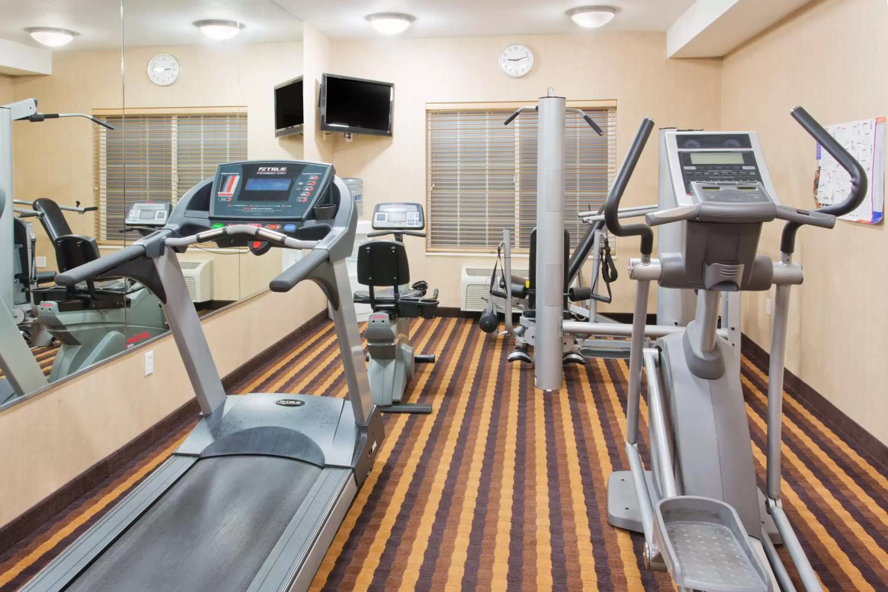 Spa and wellness centre/facilities, Fitness Center/Facilities in Holiday Inn Express Hotel & Suites Portland - Jantzen Beach, an IHG Hotel