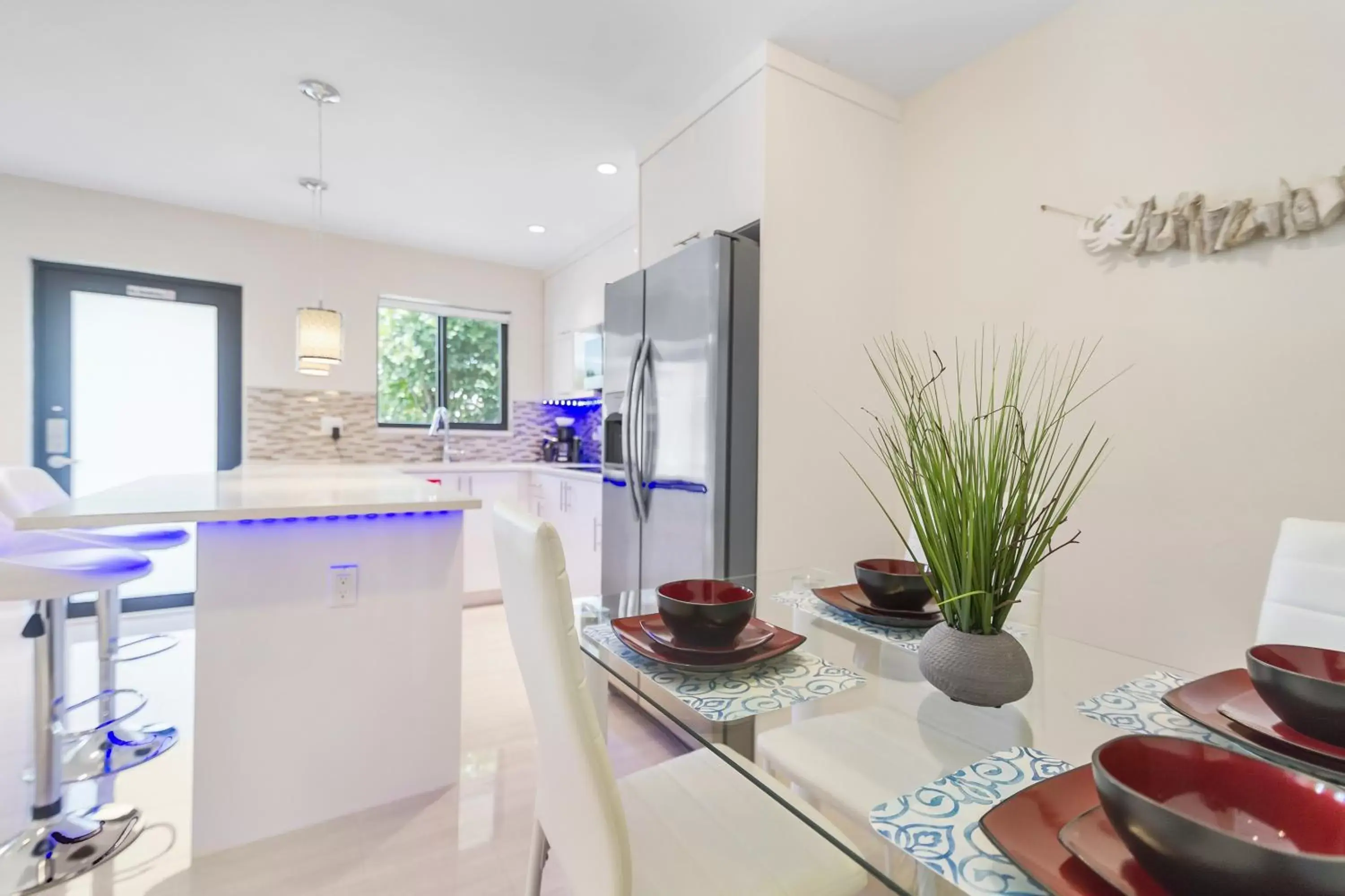 Kitchen or kitchenette, Dining Area in Alani Bay Condos