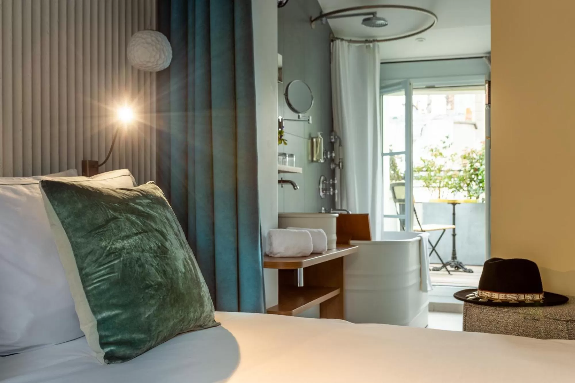 Bed in Bonsoir Madame