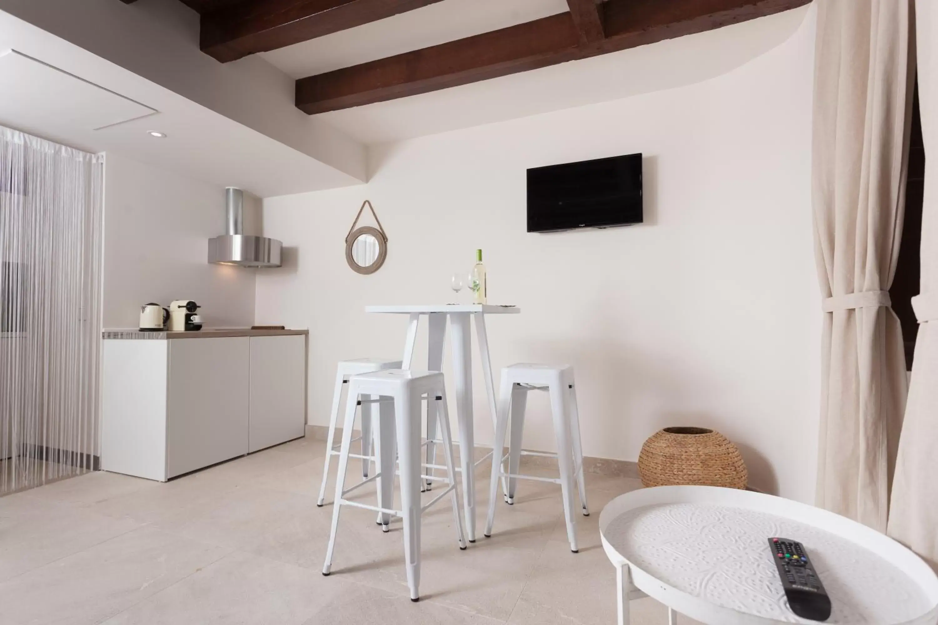 Dining area, TV/Entertainment Center in Can Savella - Turismo de Interior