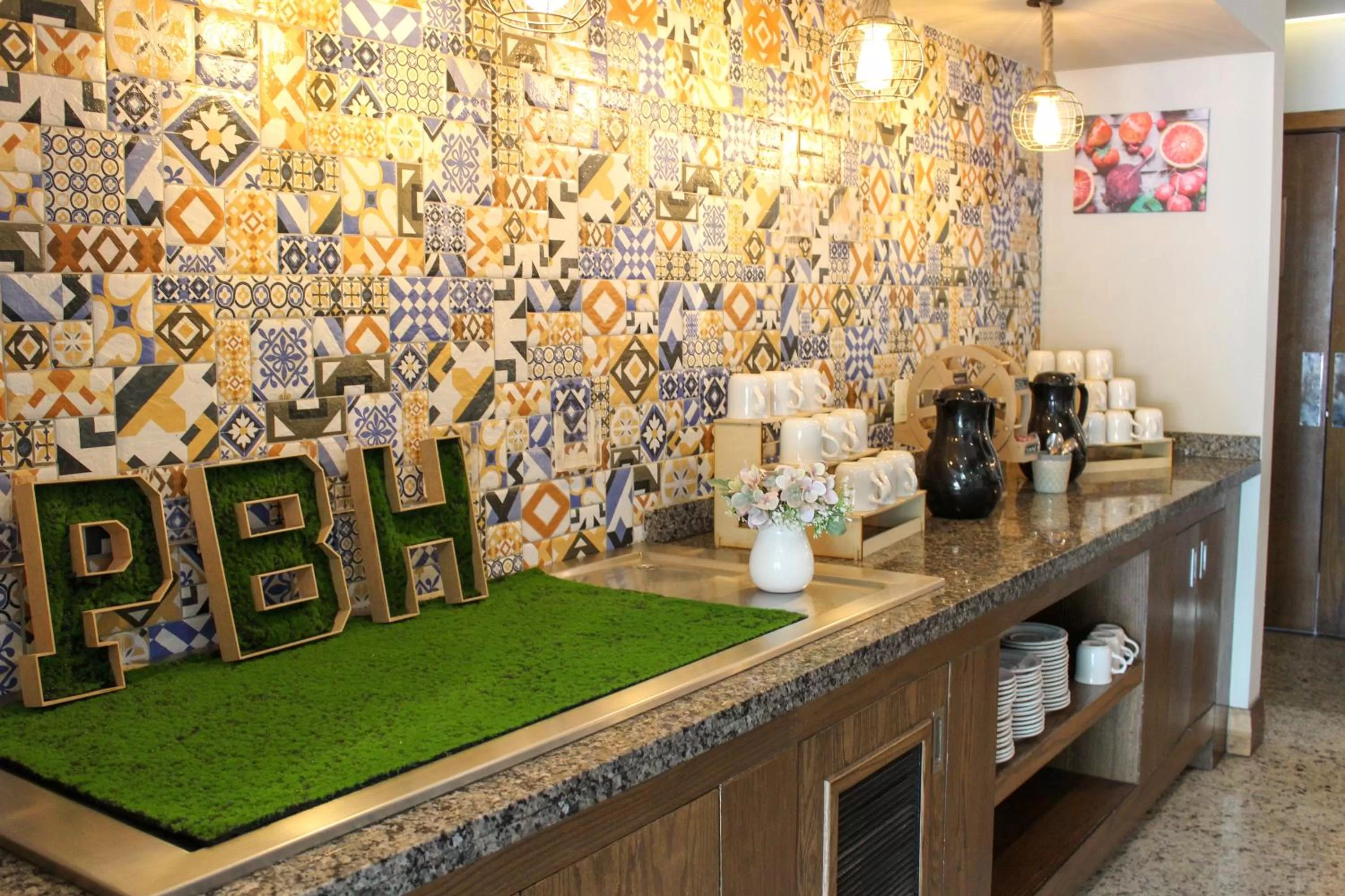 Restaurant/places to eat in Hotel Portobelo