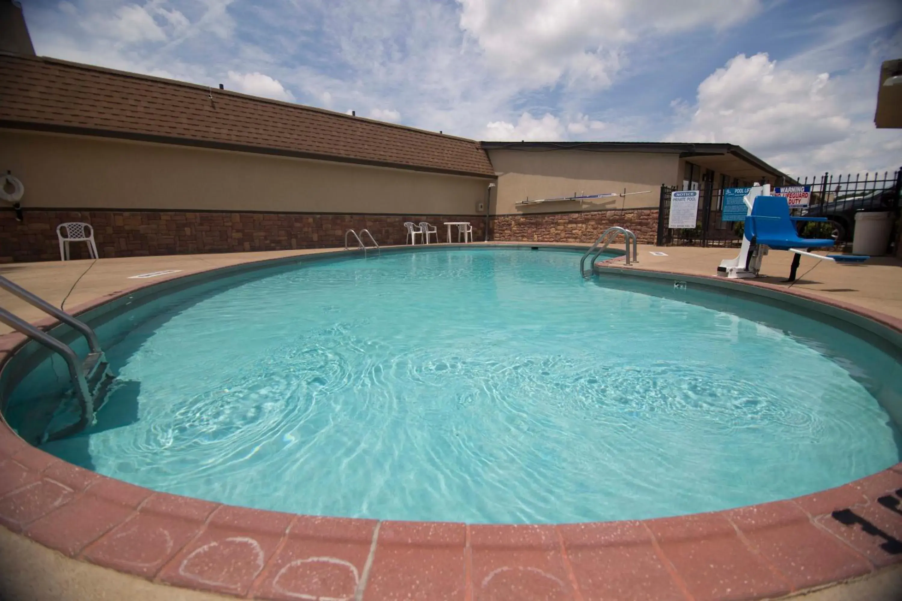 Swimming Pool in Memphis Inn