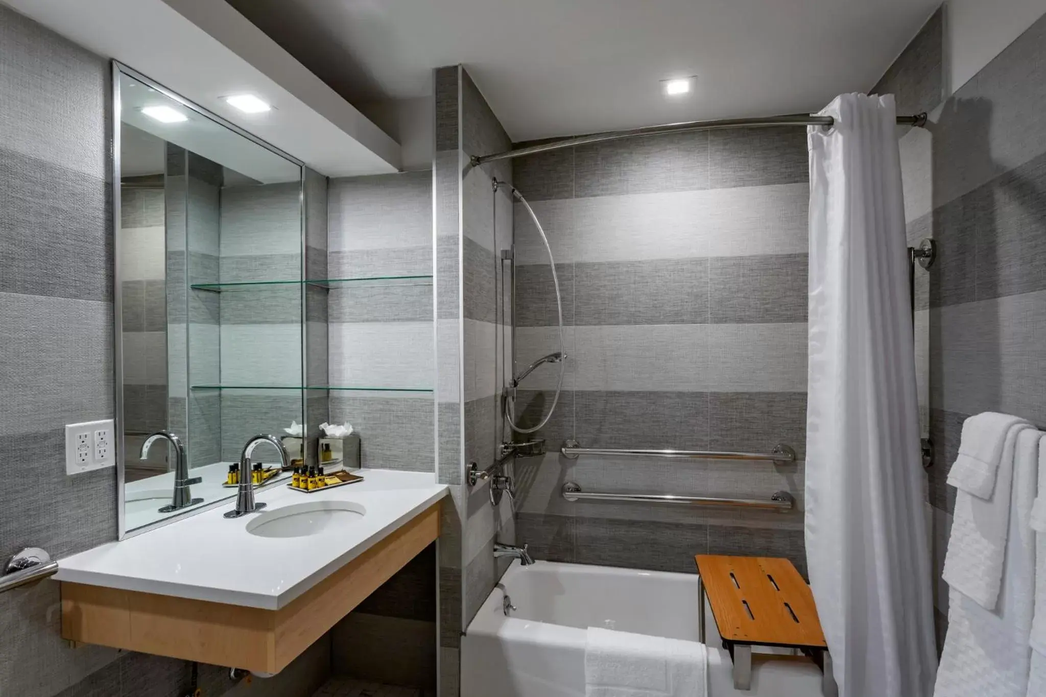 Bath, Bathroom in Best Western Plus Soho Hotel