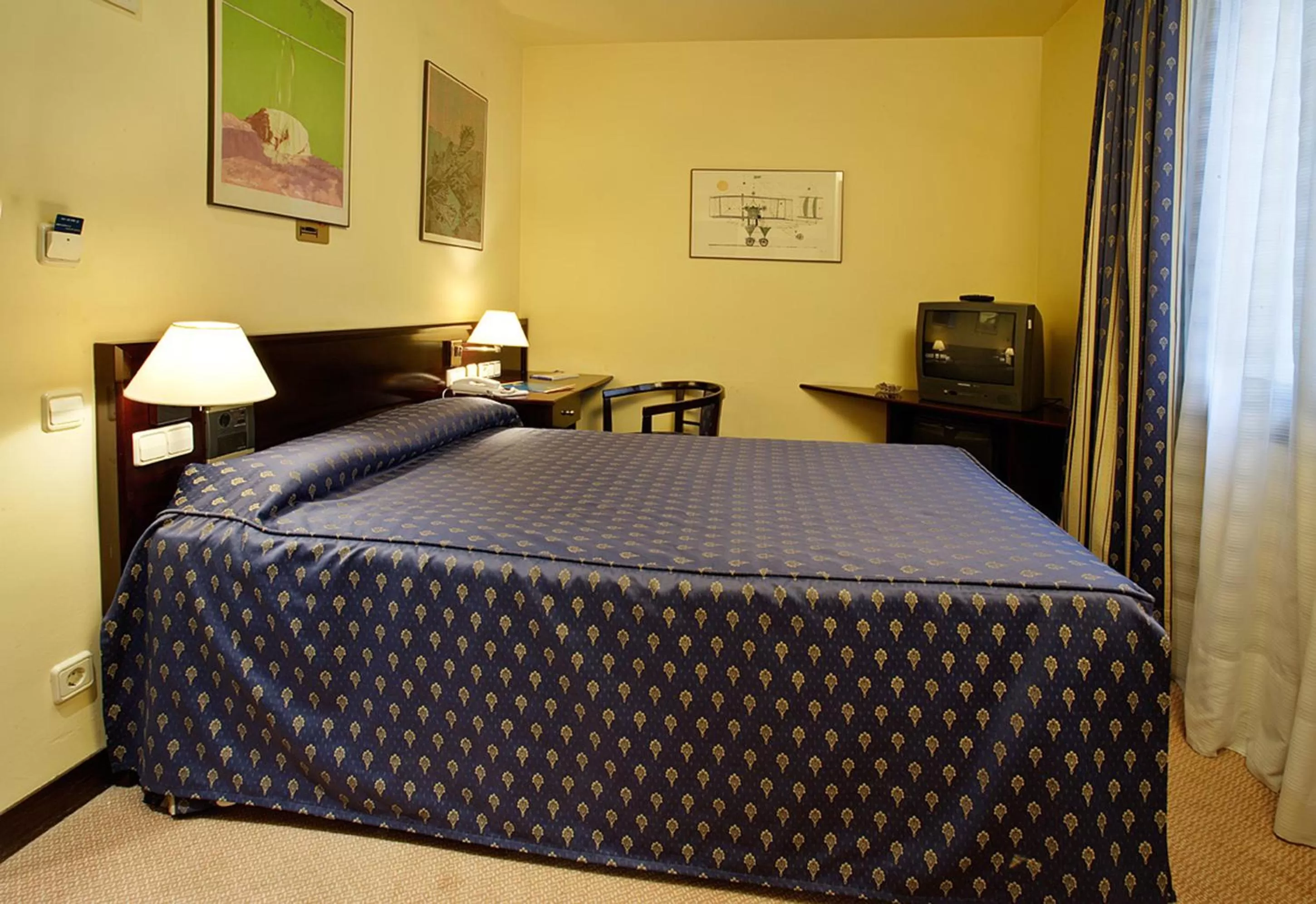 Bed in Atlantis by Atbcn