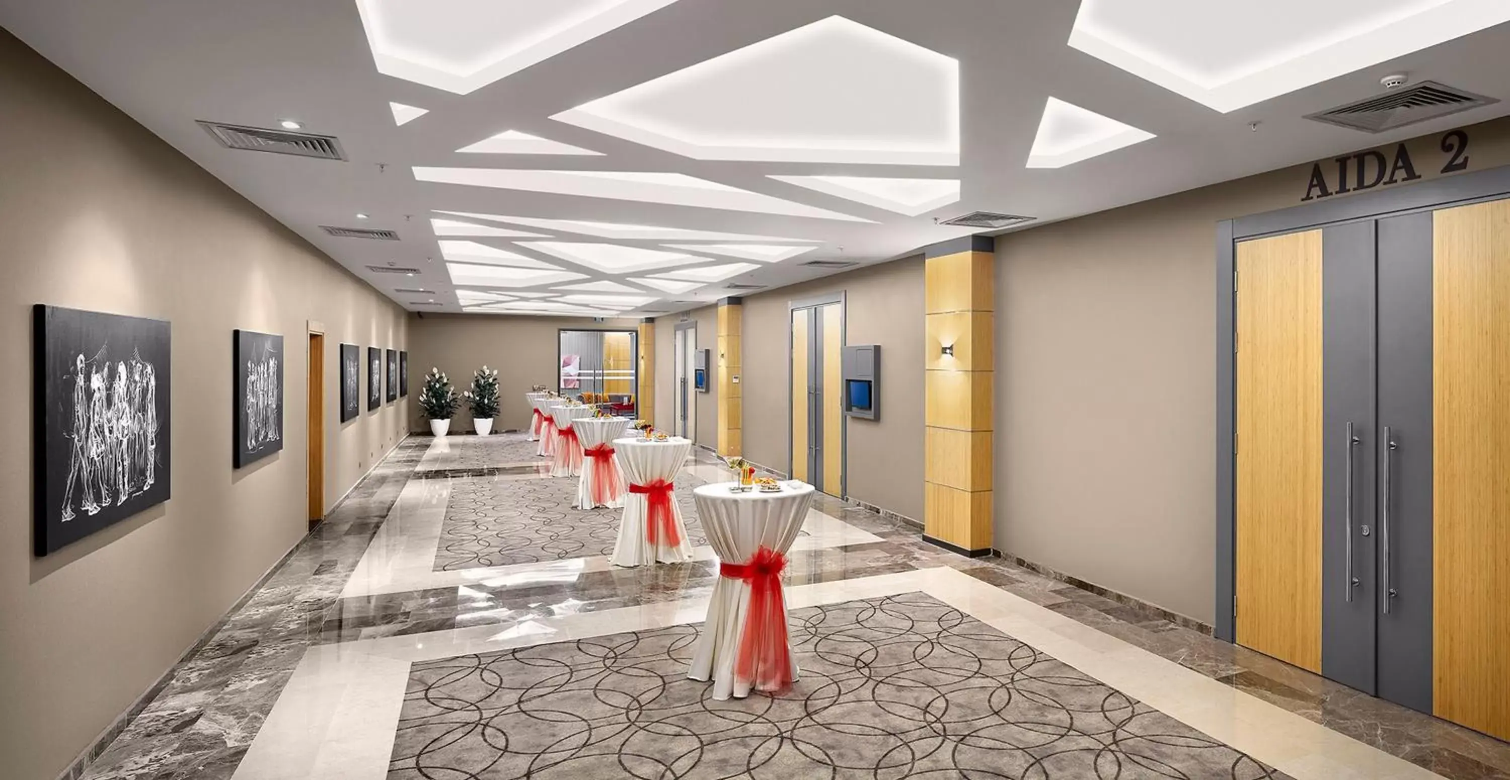 Meeting/conference room in Ramada Plaza by Wyndham Eskisehir