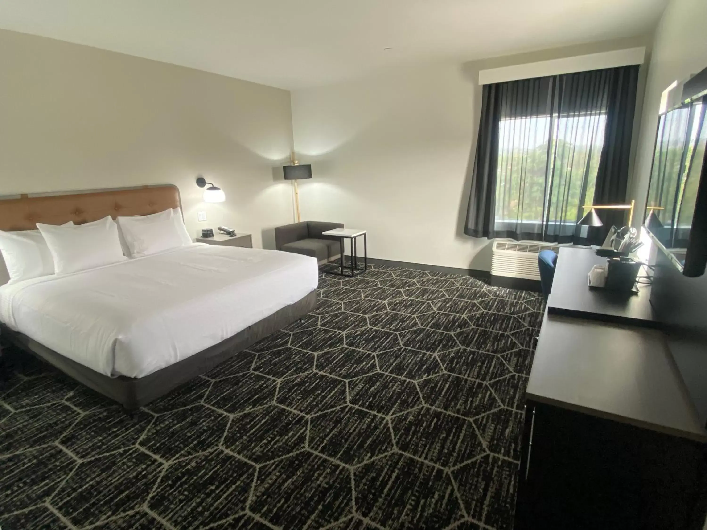 Photo of the whole room, Bed in La Quinta Inn & Suites by Wyndham Yucaipa