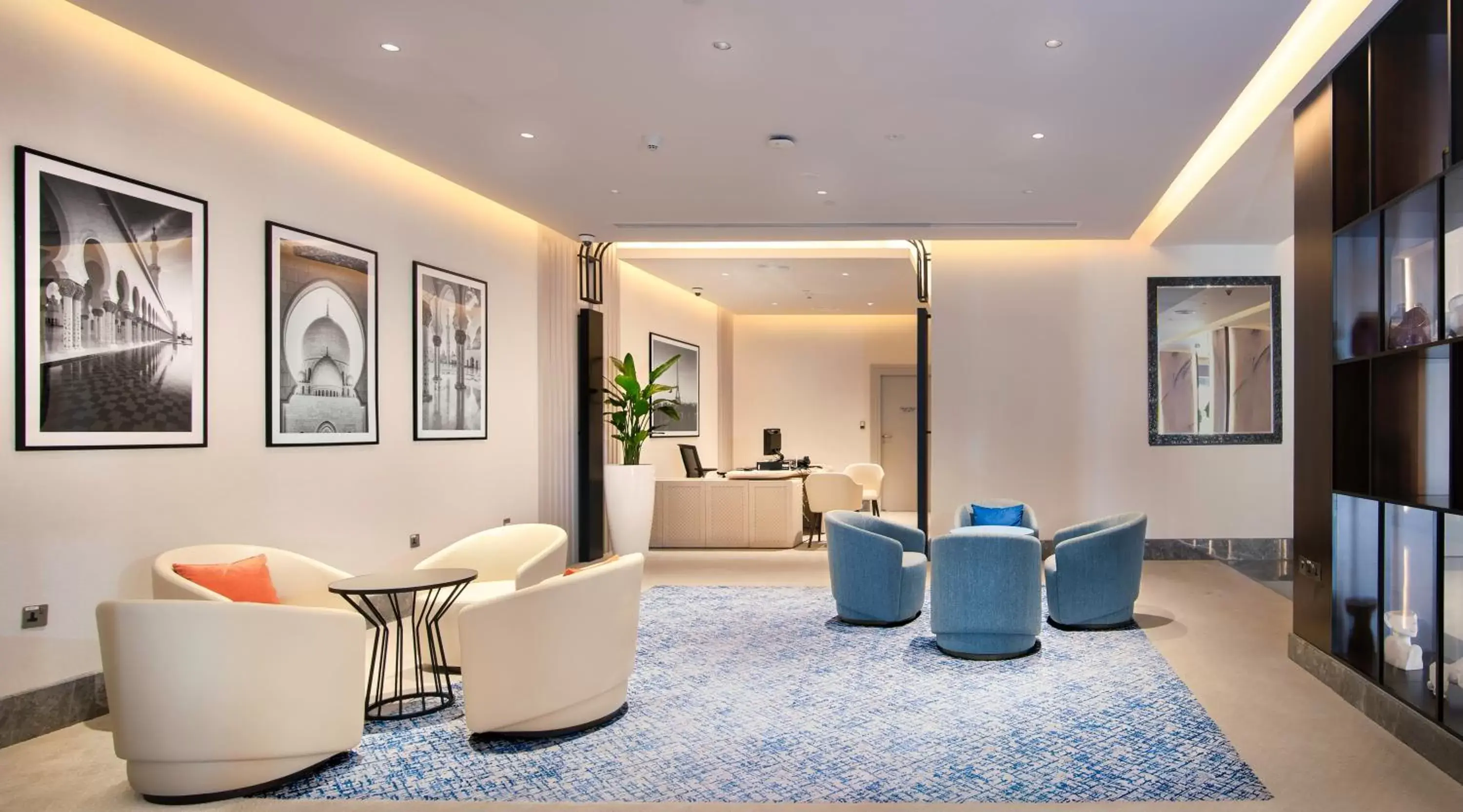 Lobby or reception in Radisson Blu Hotel & Resort, Abu Dhabi Corniche