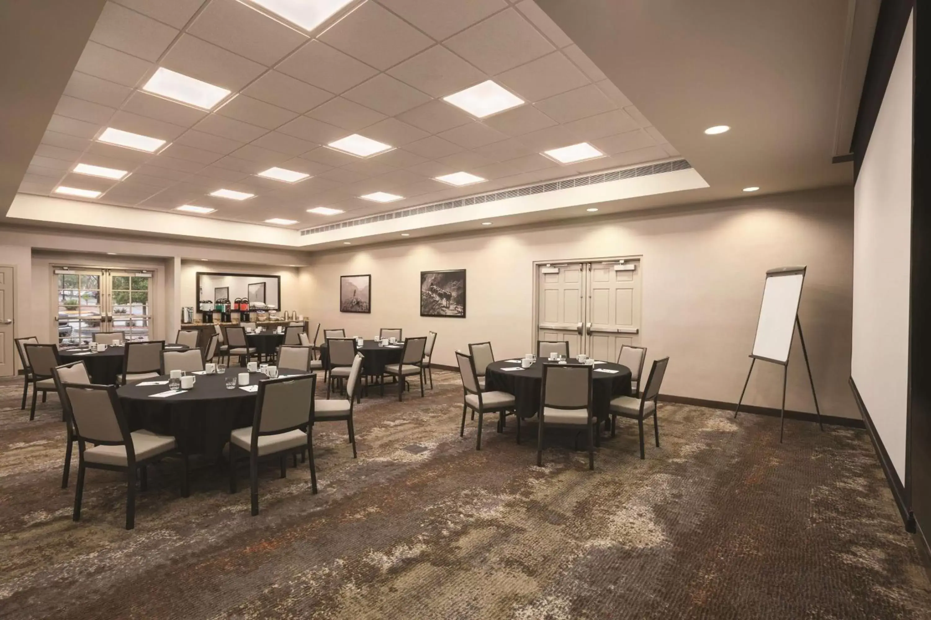 Meeting/conference room, Restaurant/Places to Eat in Homewood Suites Tucson St. Philip's Plaza University