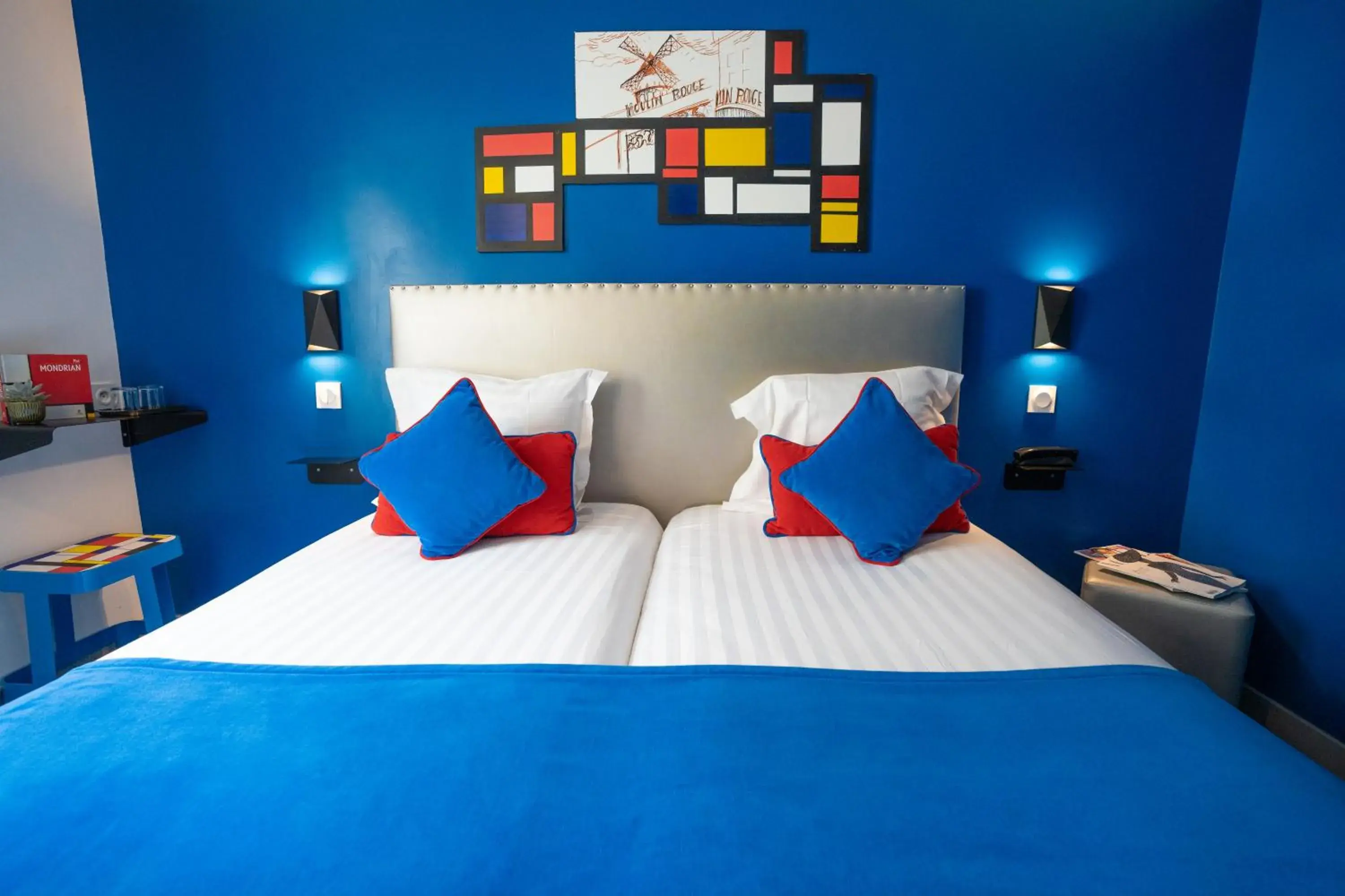 Bed in Hotel Du Mont Dore Batignolles