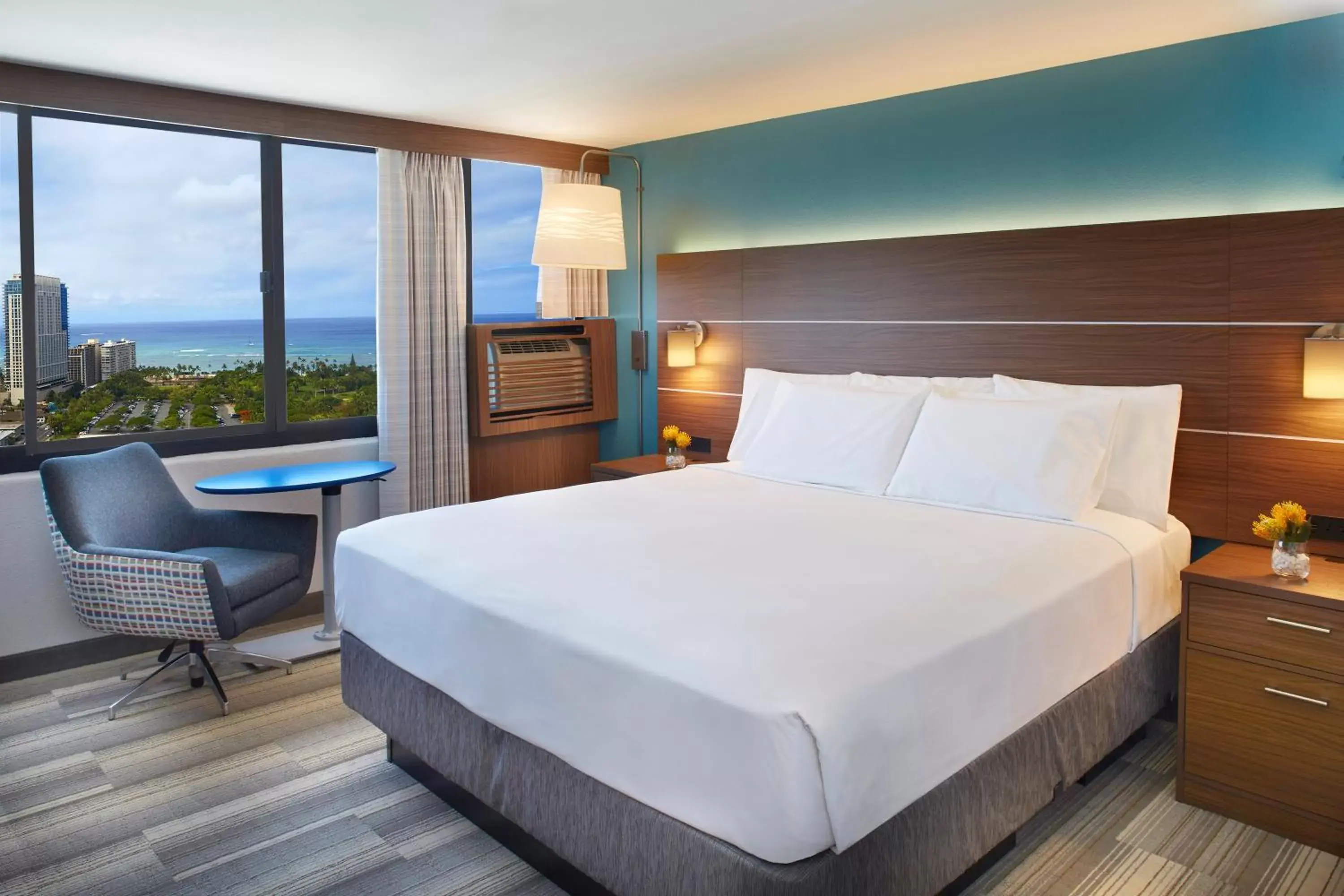 Guests, Bed in Holiday Inn Express Waikiki, an IHG Hotel
