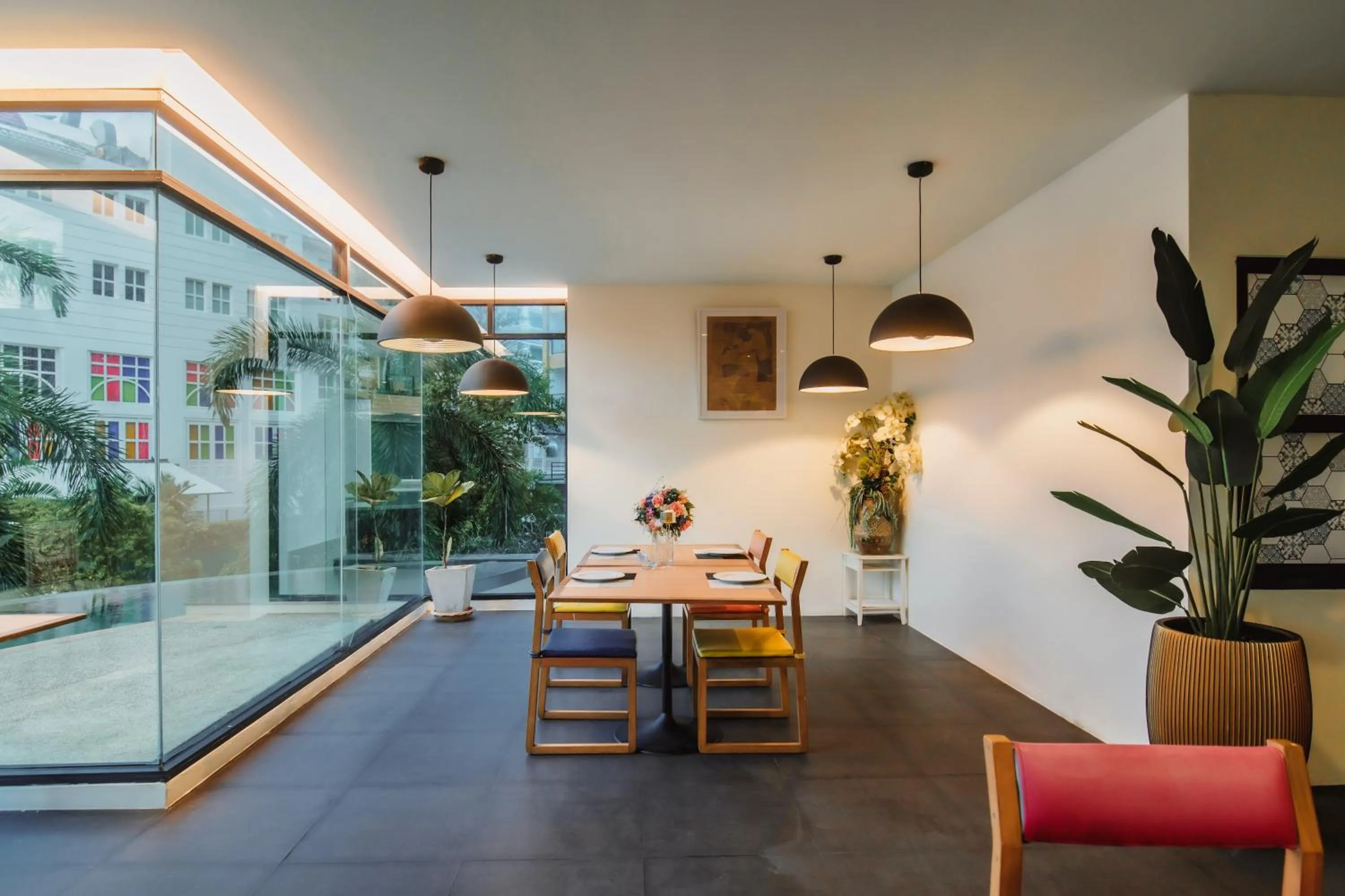 Restaurant/places to eat in The Lunar Patong