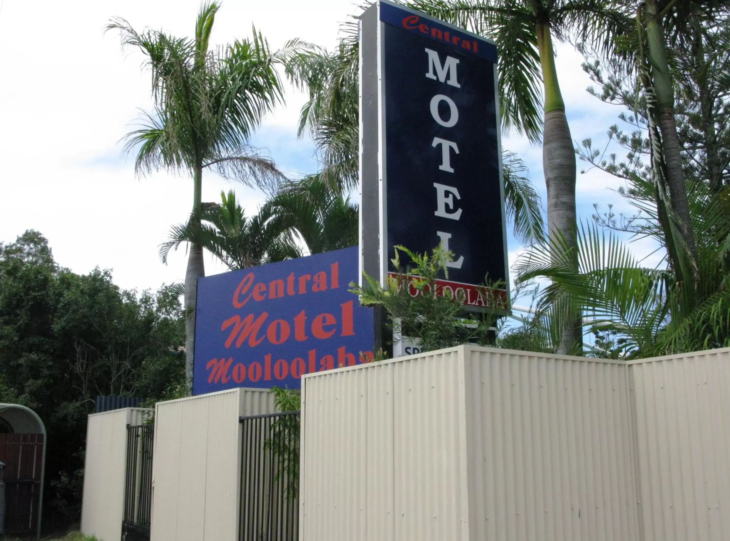 Facade/entrance, Property Logo/Sign in Central Motel Mooloolaba and Apartments