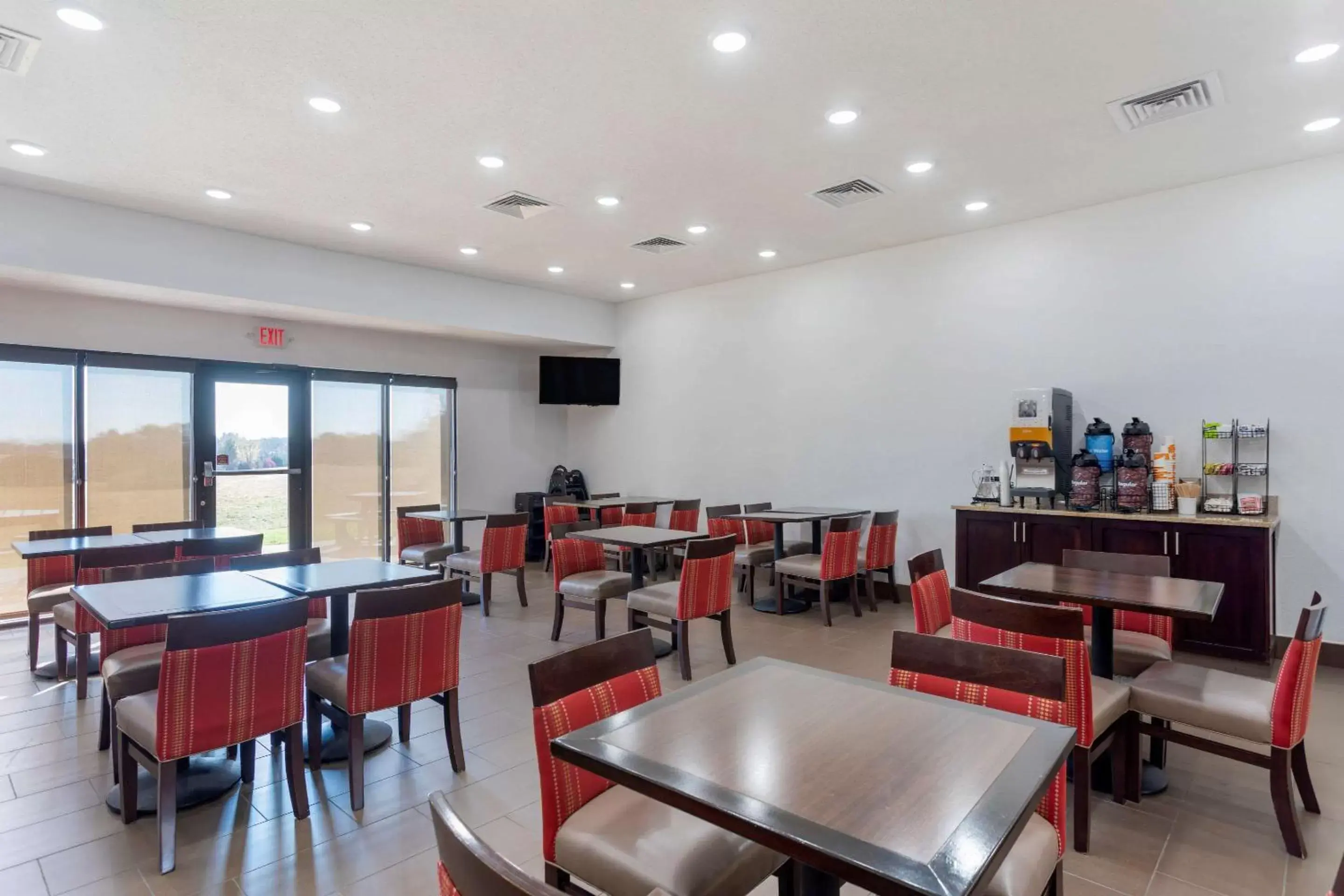 Breakfast, Restaurant/Places to Eat in Comfort Inn & Suites Cave City