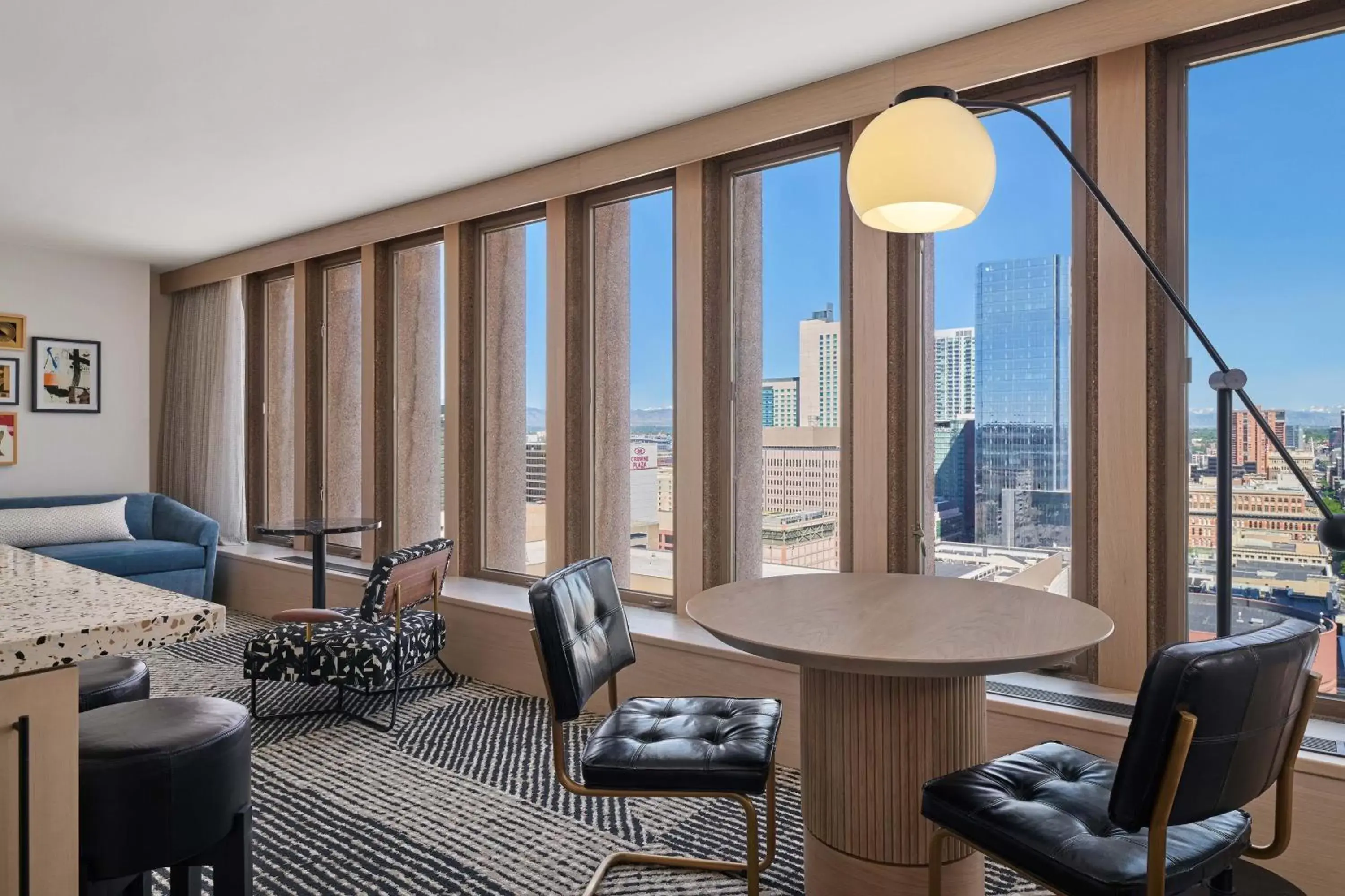 Living room, Seating Area in Sheraton Denver Downtown Hotel