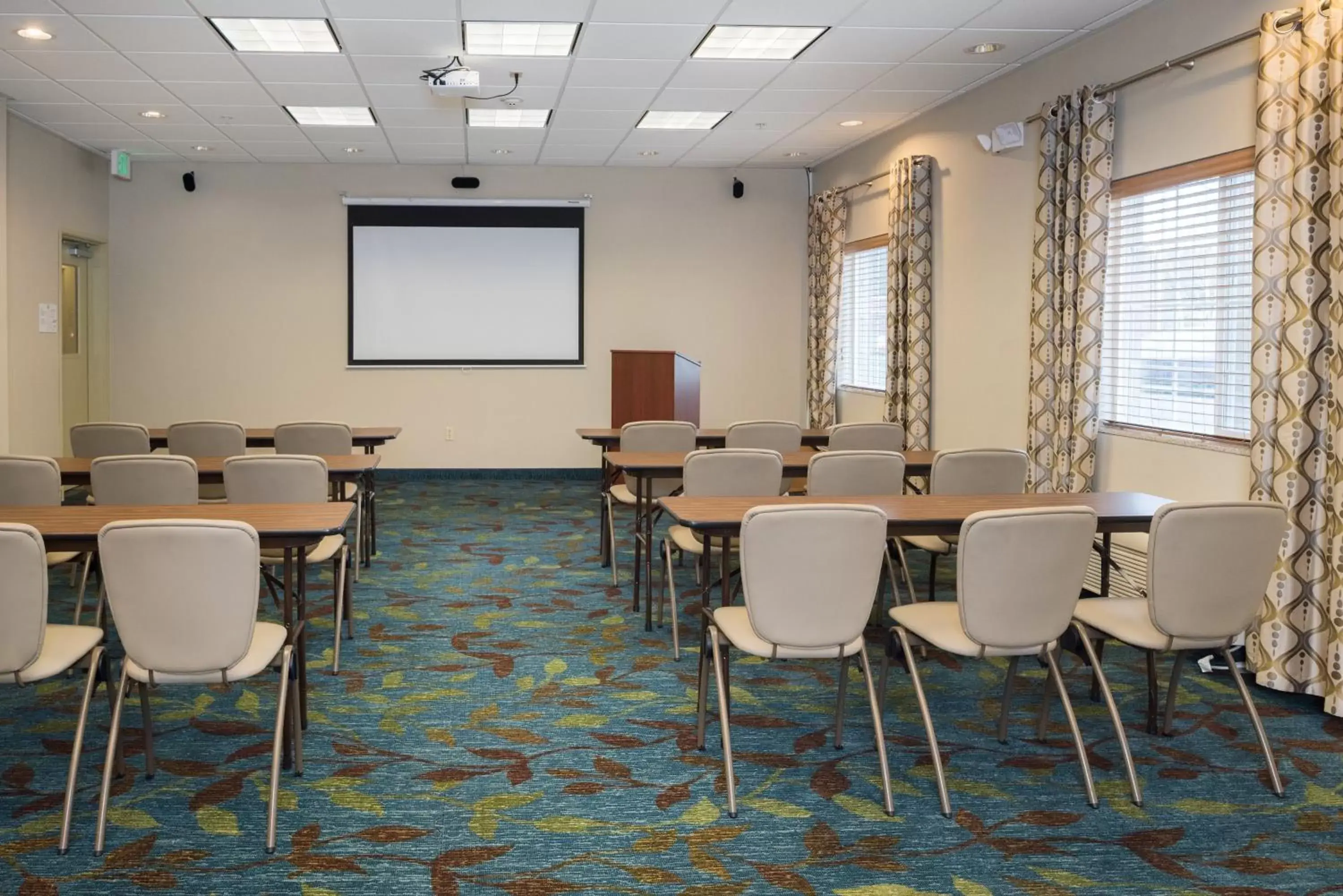 Meeting/conference room in Candlewood Suites Olympia - Lacey, an IHG Hotel
