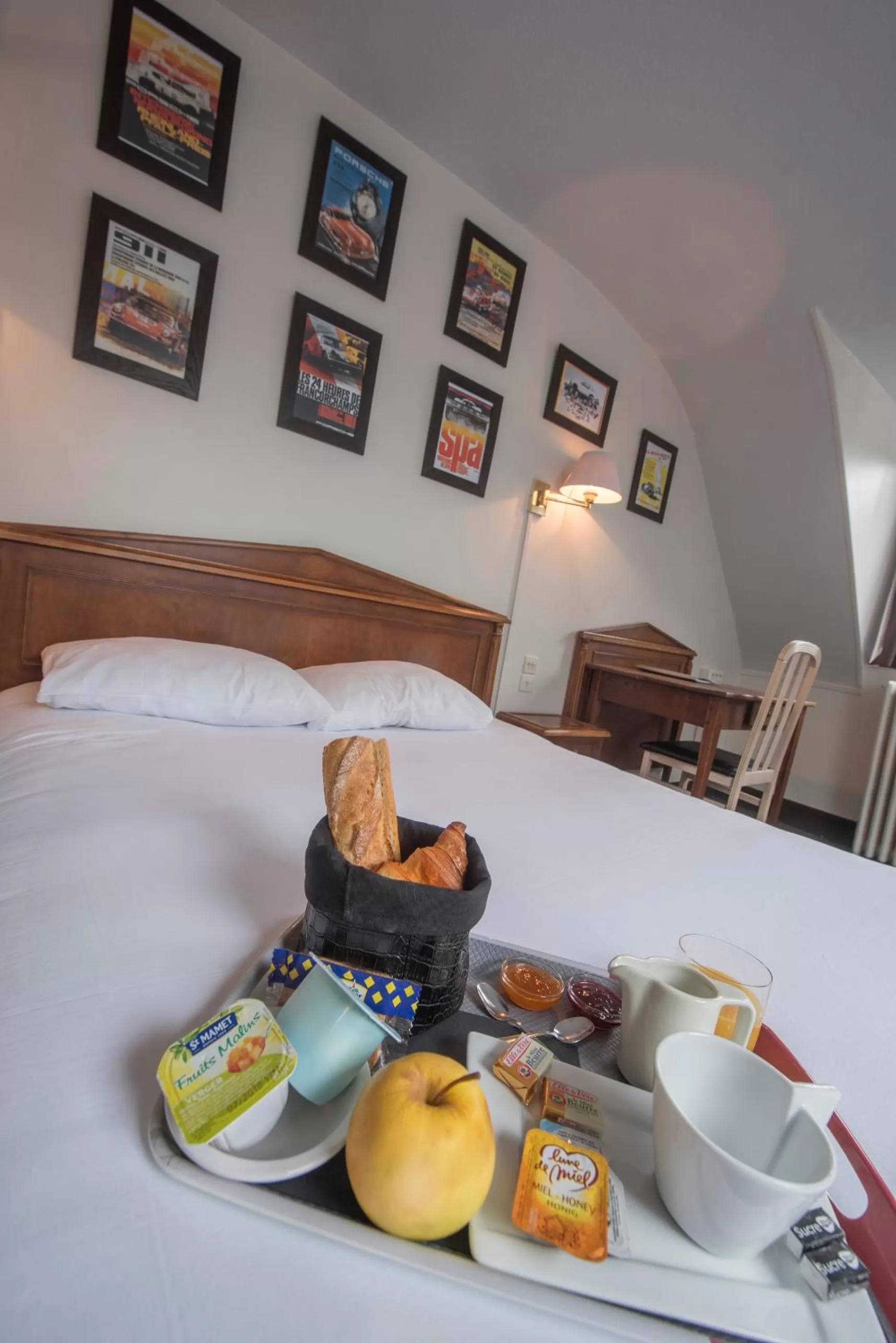 Bed, Breakfast in Hôtel Céline - Hôtel de la Gare