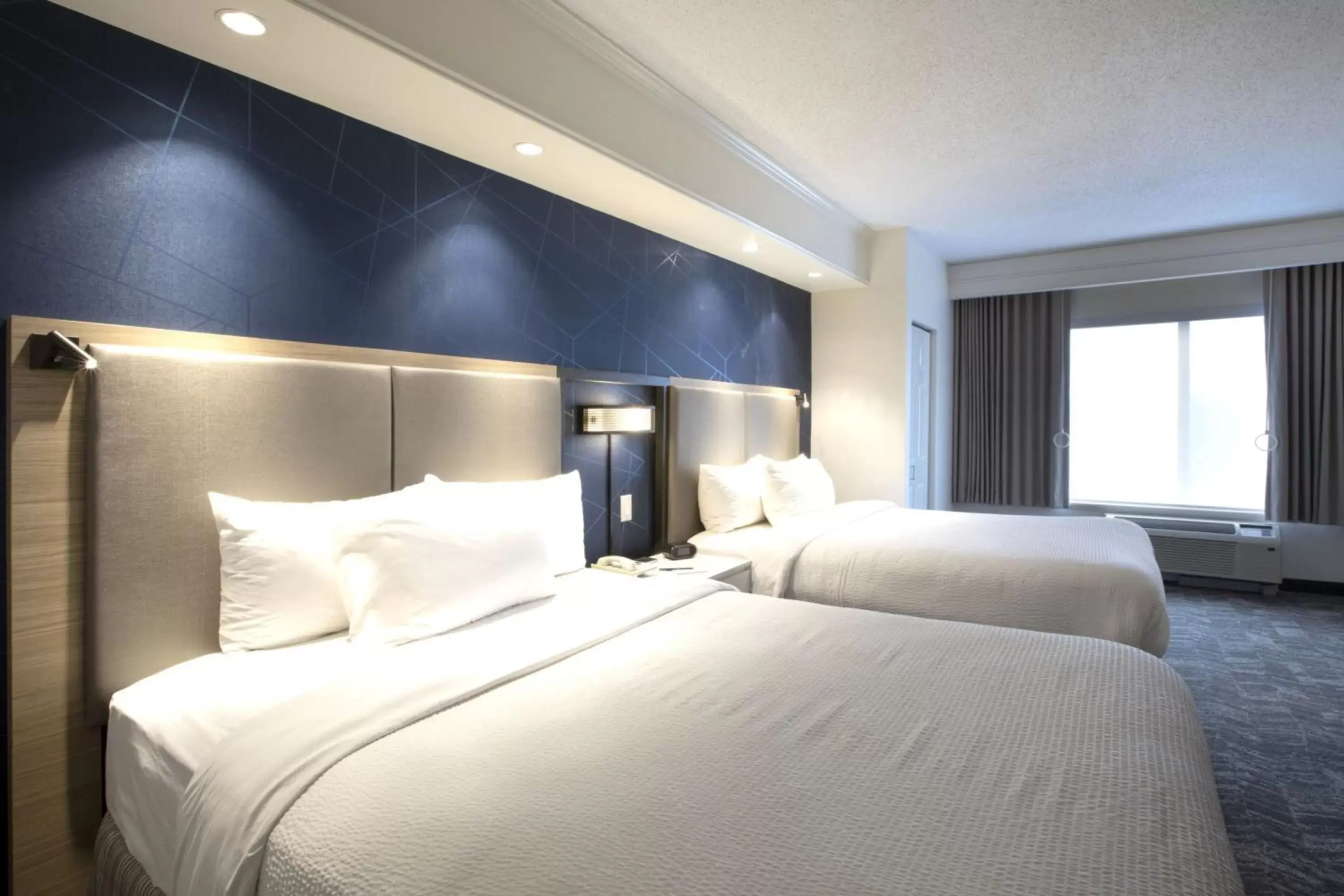 Bedroom, Bed in SpringHill Suites Savannah Airport
